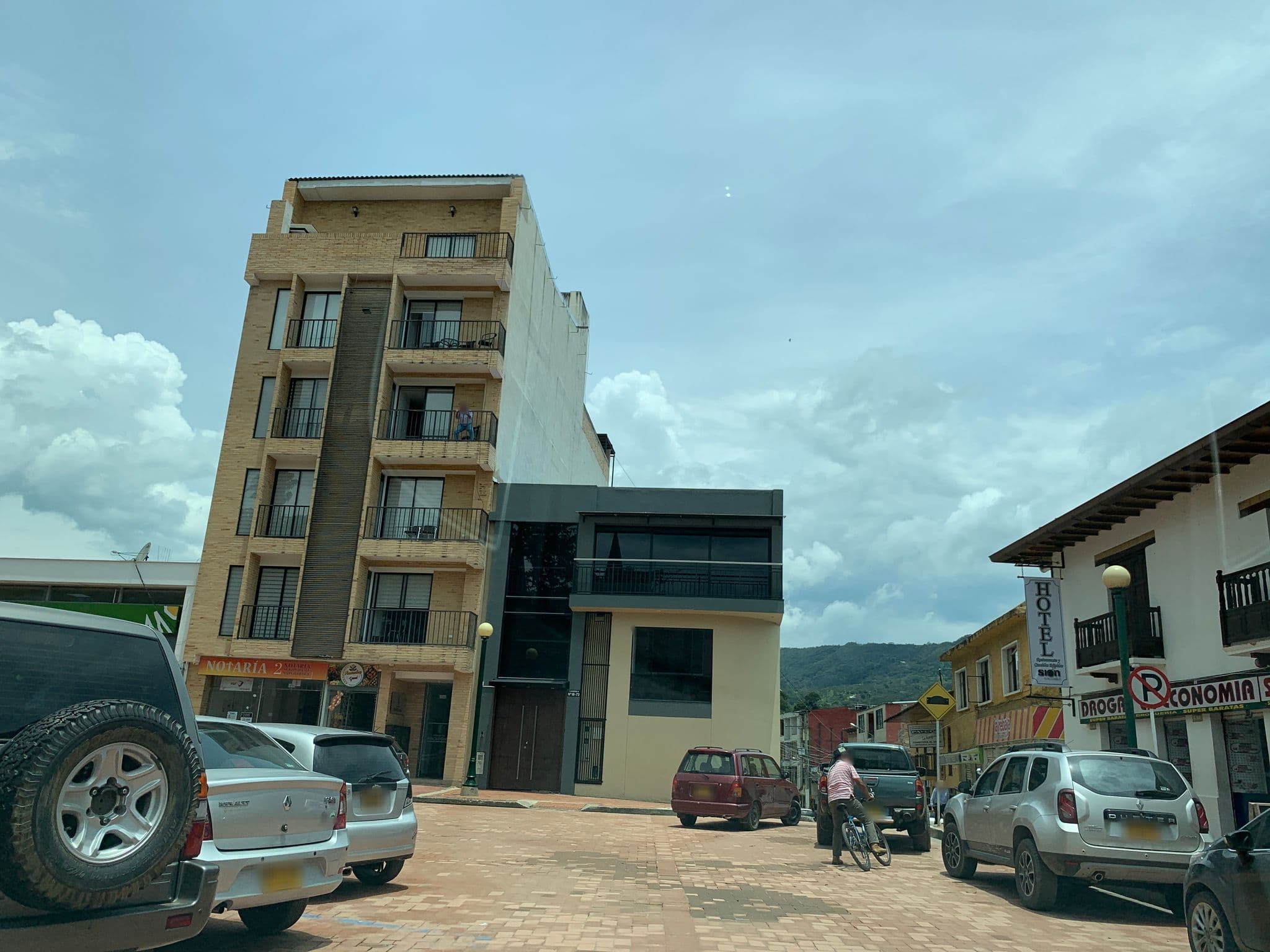 Street view near HOTEL RESTAURANTE SION, Moniquirá — © javiersneider (CC BY-SA · Mapillary)