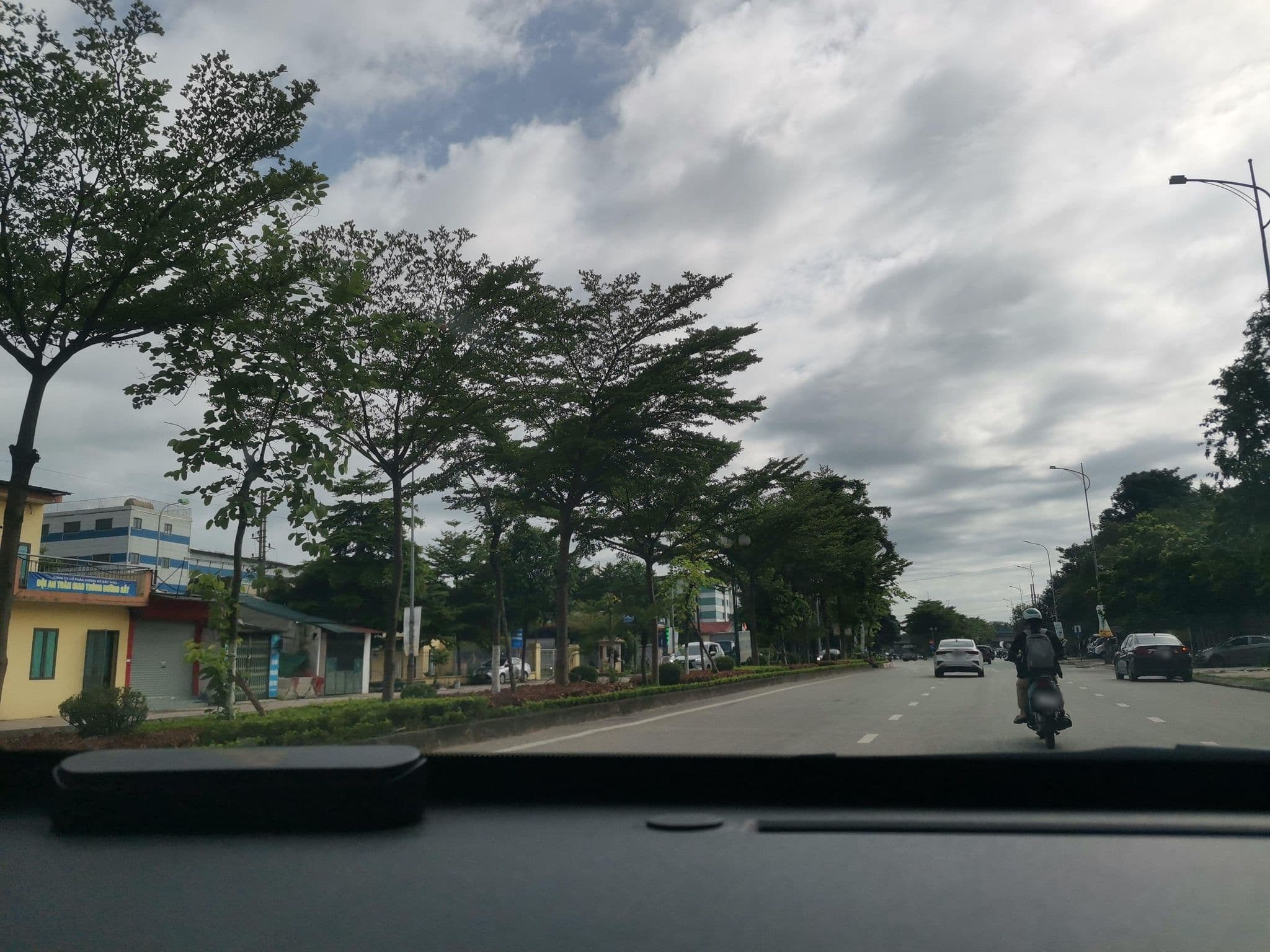 Street view near Dong Thanh Hotel, Lim — © hn_left_2 (CC BY-SA · Mapillary)