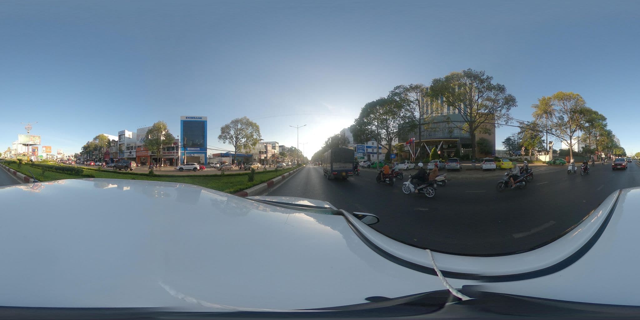 Street view near Muong Thanh Luxury Buon Ma Thuot hotel, Buôn Ma Thuột — © trung (CC BY-SA · Mapillary)
