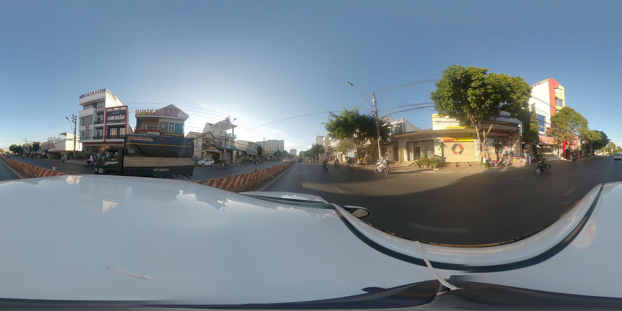 Street view near Kim Ngân hotel, Buôn Ma Thuột — © trung (CC BY-SA · Mapillary)