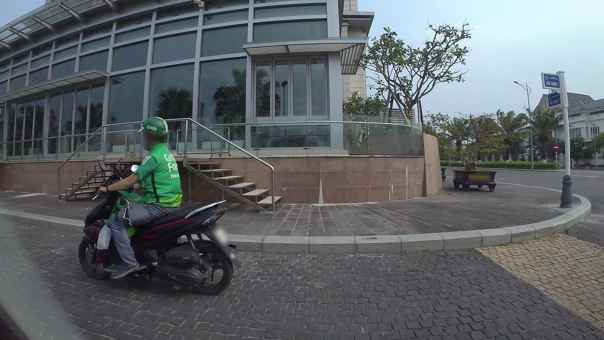 Street view near Grand Mercure Danang, Sơn Trà — © kaartcam (CC BY-SA · Mapillary)