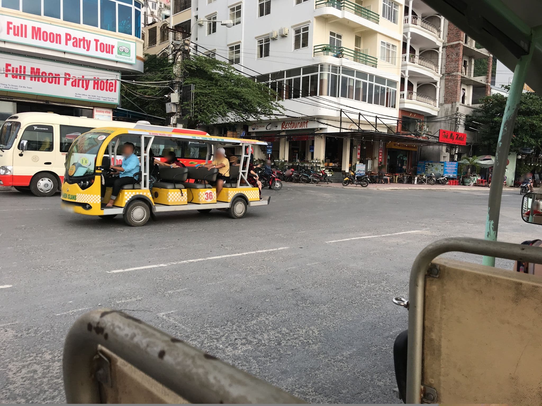 Street view near Catba Pod Hostel, Cát Bà — © nigelramsay (CC BY-SA · Mapillary)