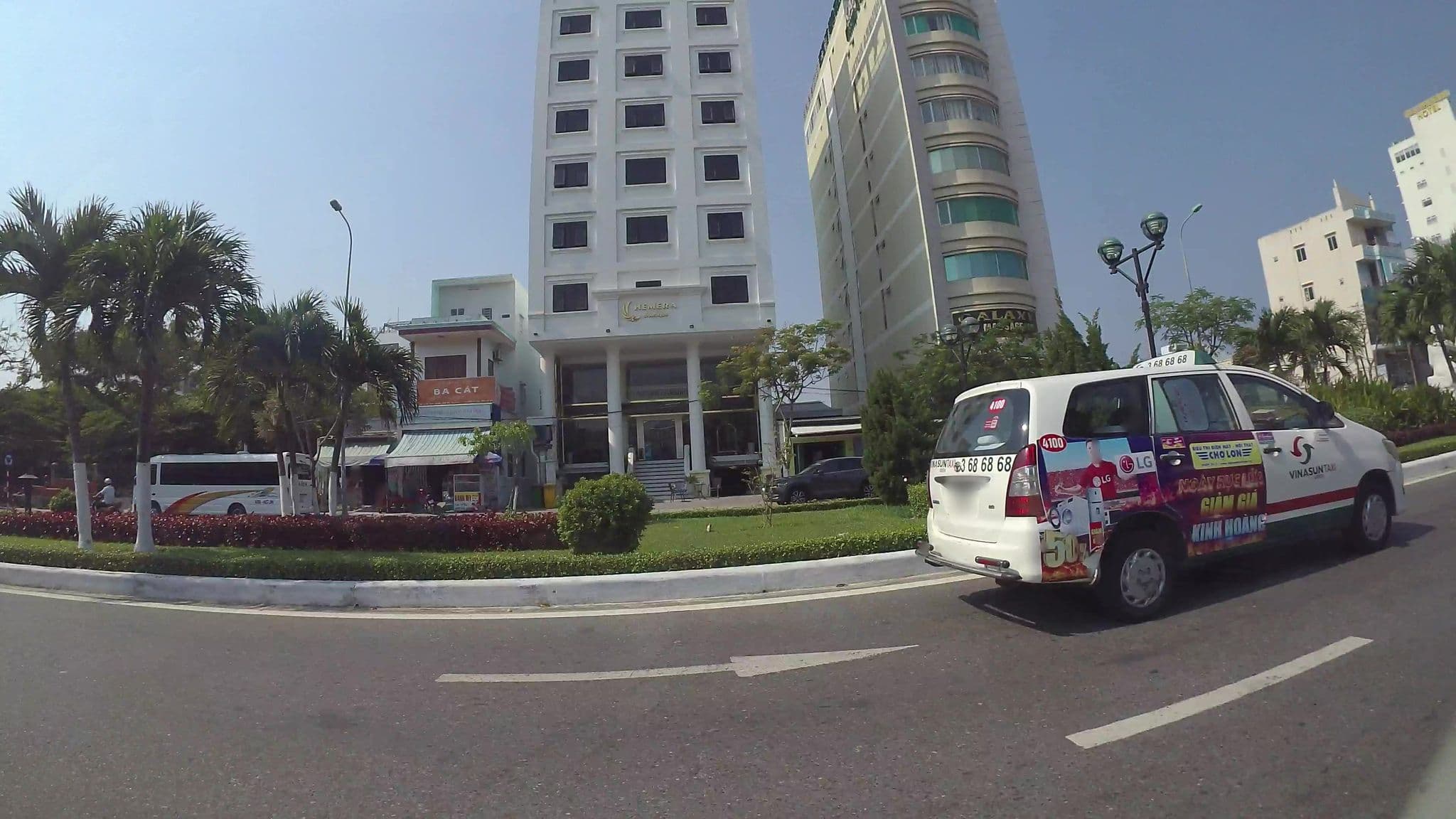 Street view near MeQ Beach Hotel & Apartment, Sơn Trà — © kaartcam (CC BY-SA · Mapillary)