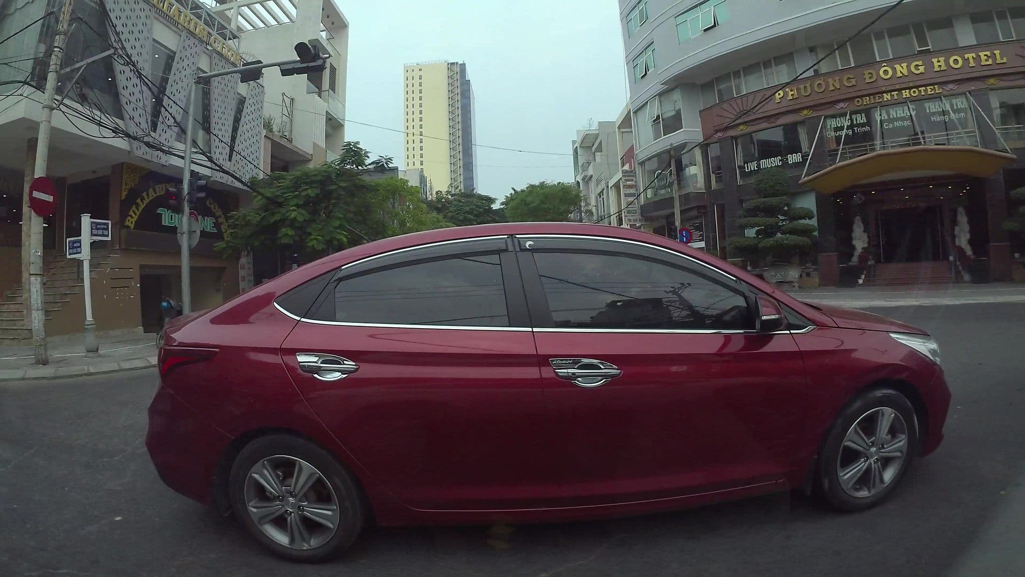 Street view near Khách sạn Phương Đông Đà Nẵng, Da Nang — © kaartcam (CC BY-SA · Mapillary)