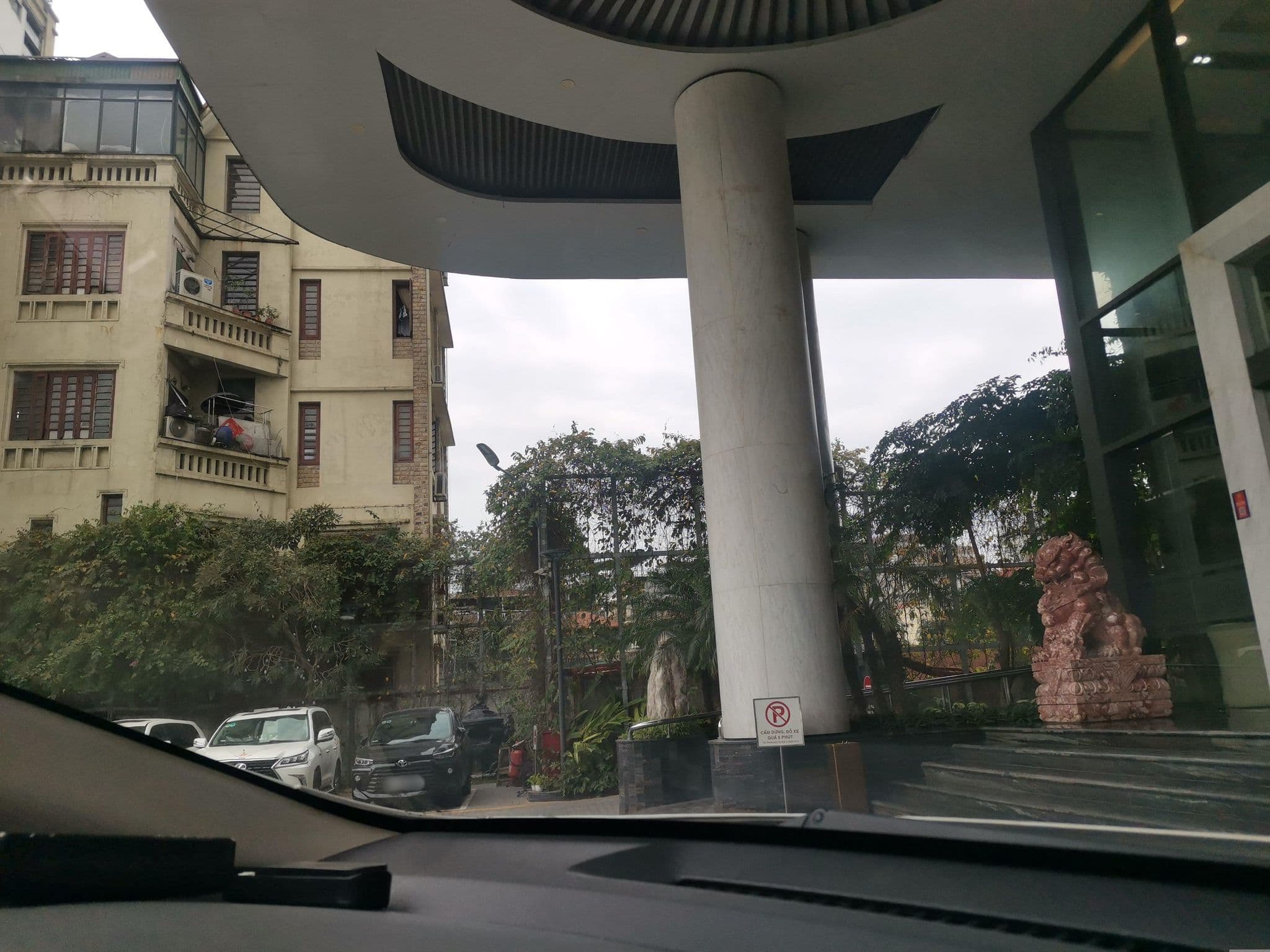 Street view near Five Star West Lake, Ba Dinh — © hn_left_2 (CC BY-SA · Mapillary)