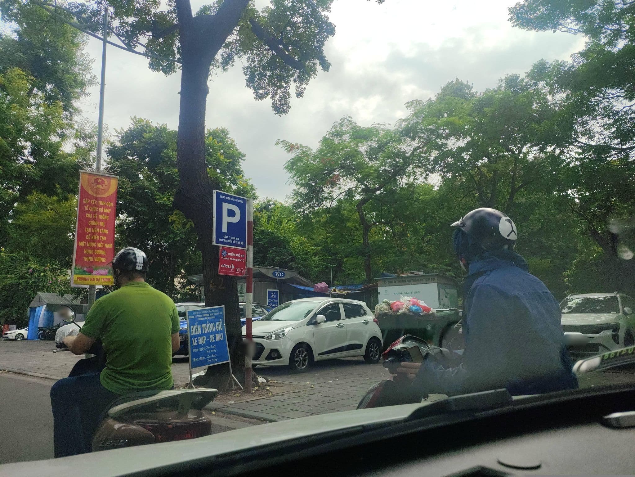 Street view near Le Grand Hanoi Hotel - The Central Park, Hai Bà Trưng — © hn_right_1 (CC BY-SA · Mapillary)