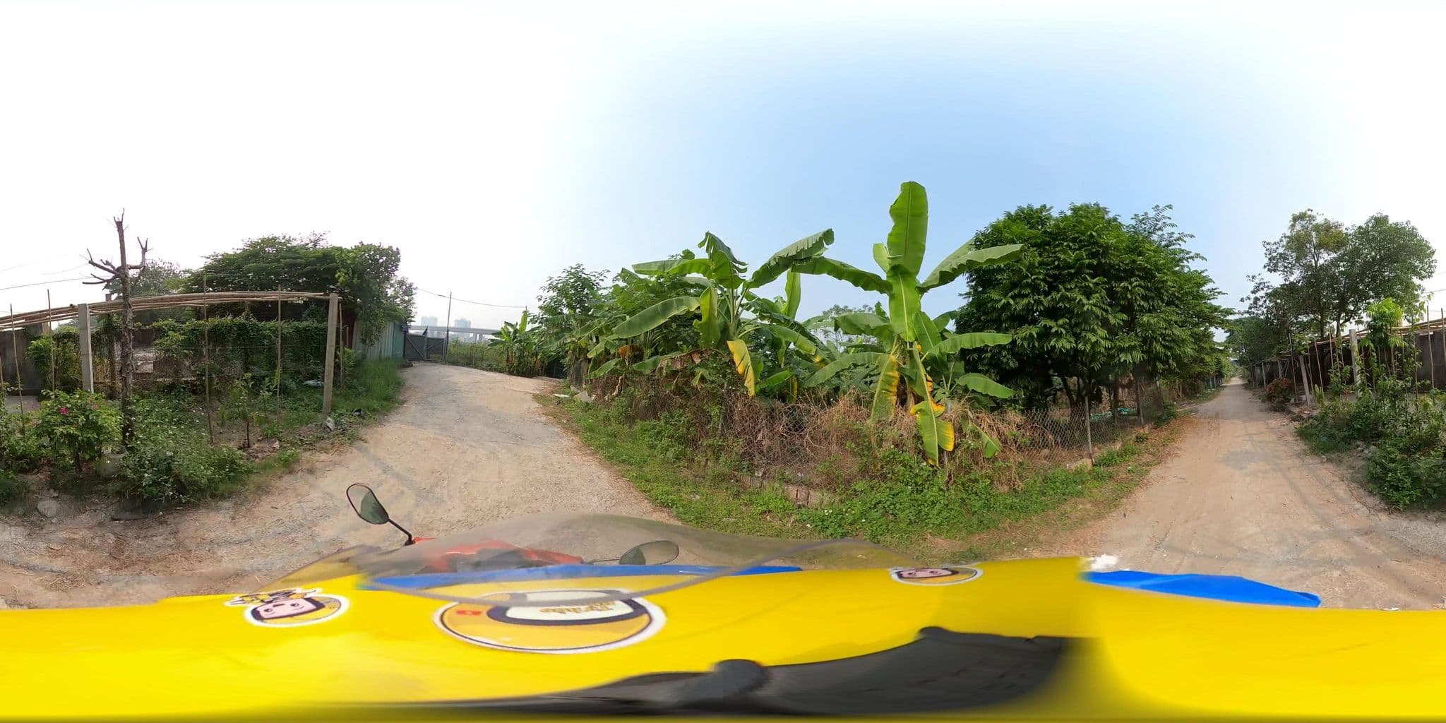 Street view near Nhật Tân Garden, Tây Hồ — © bemaps2_hn (CC BY-SA · Mapillary)