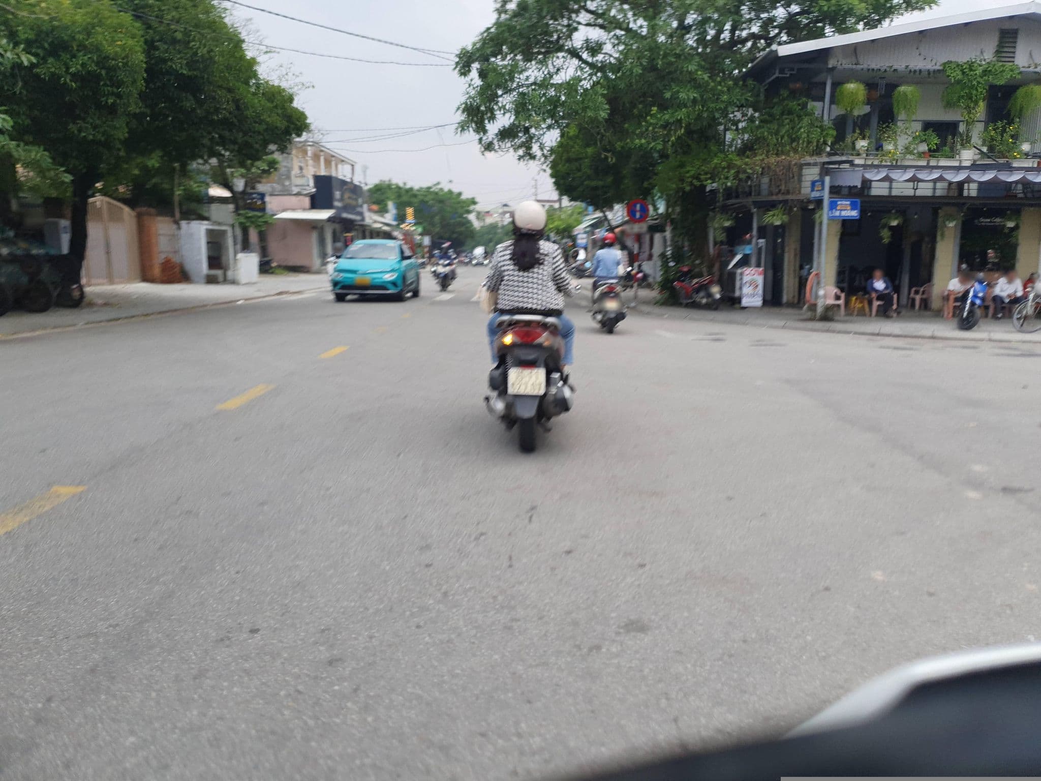 Street view near Căn Studio - Hotels lưu trú ngắn hạn, dài hạn - Vya Home, Huế — © russmcd (CC BY-SA · Mapillary)