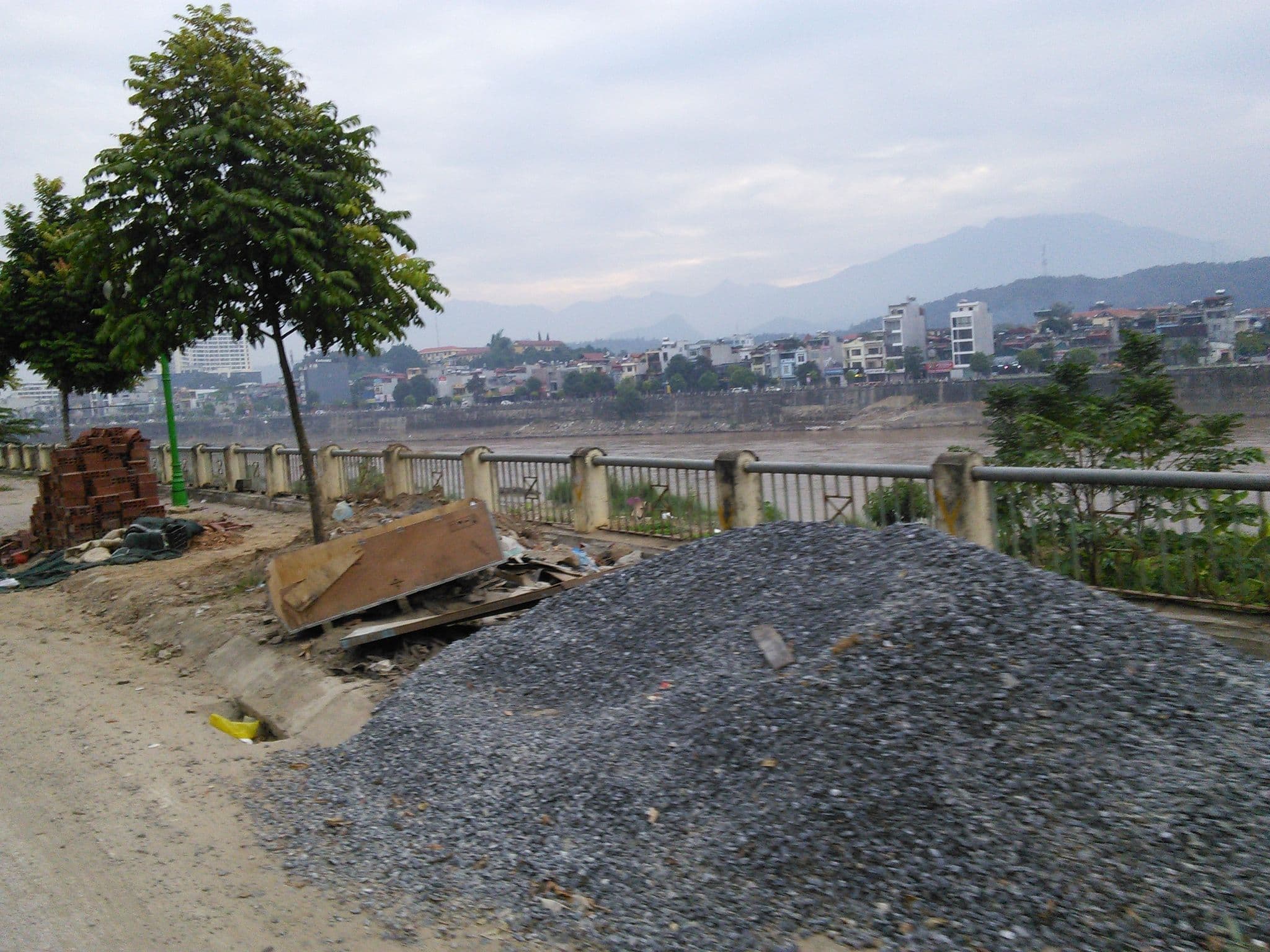 Street view near BẢO LONG HOTEL LÀO CAI, Lào Cai — © mcmayer (CC BY-SA · Mapillary)