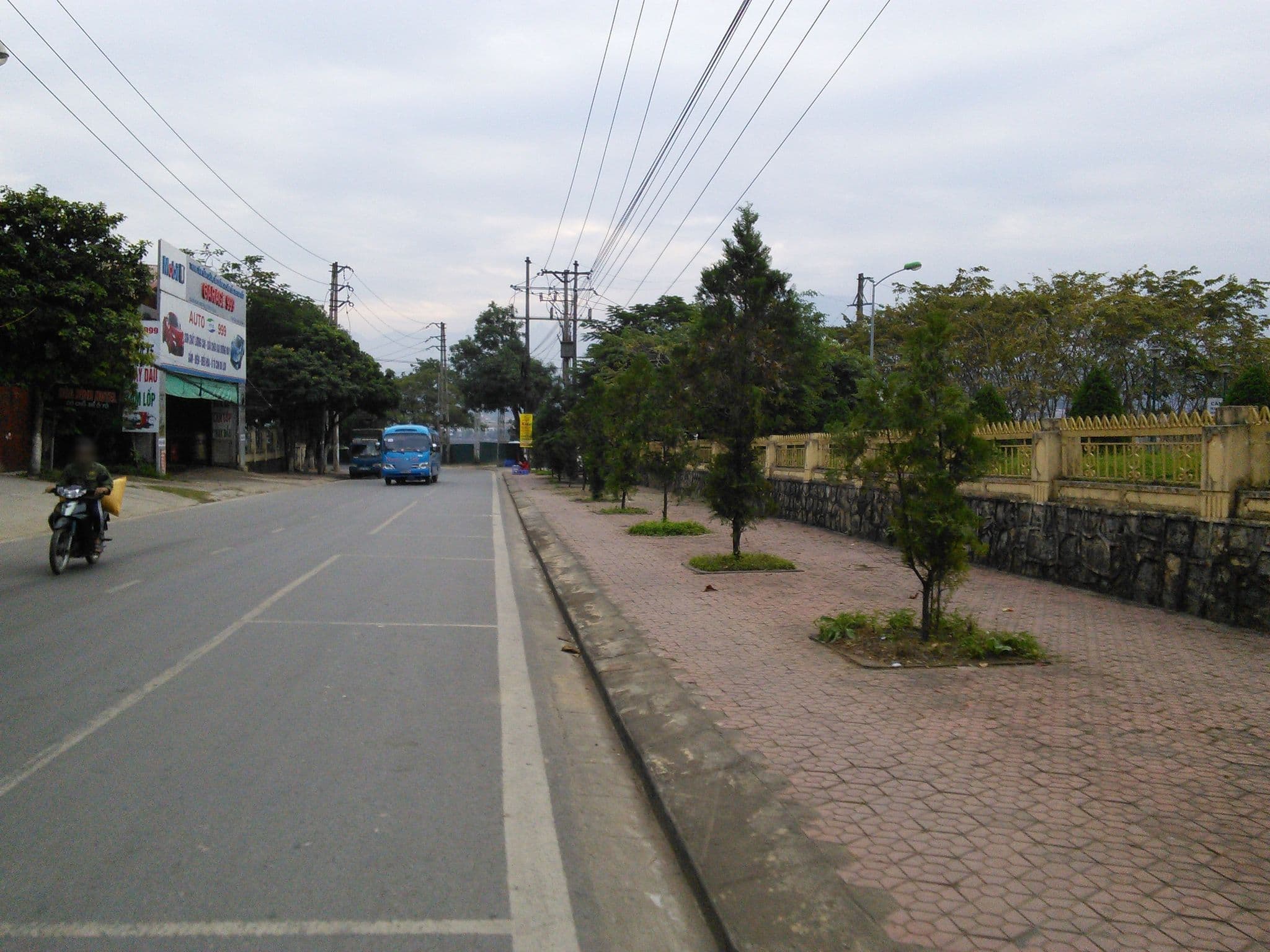 Street view near Hoà Bình Hotel Lào Cai, Lào Cai — © mcmayer (CC BY-SA · Mapillary)