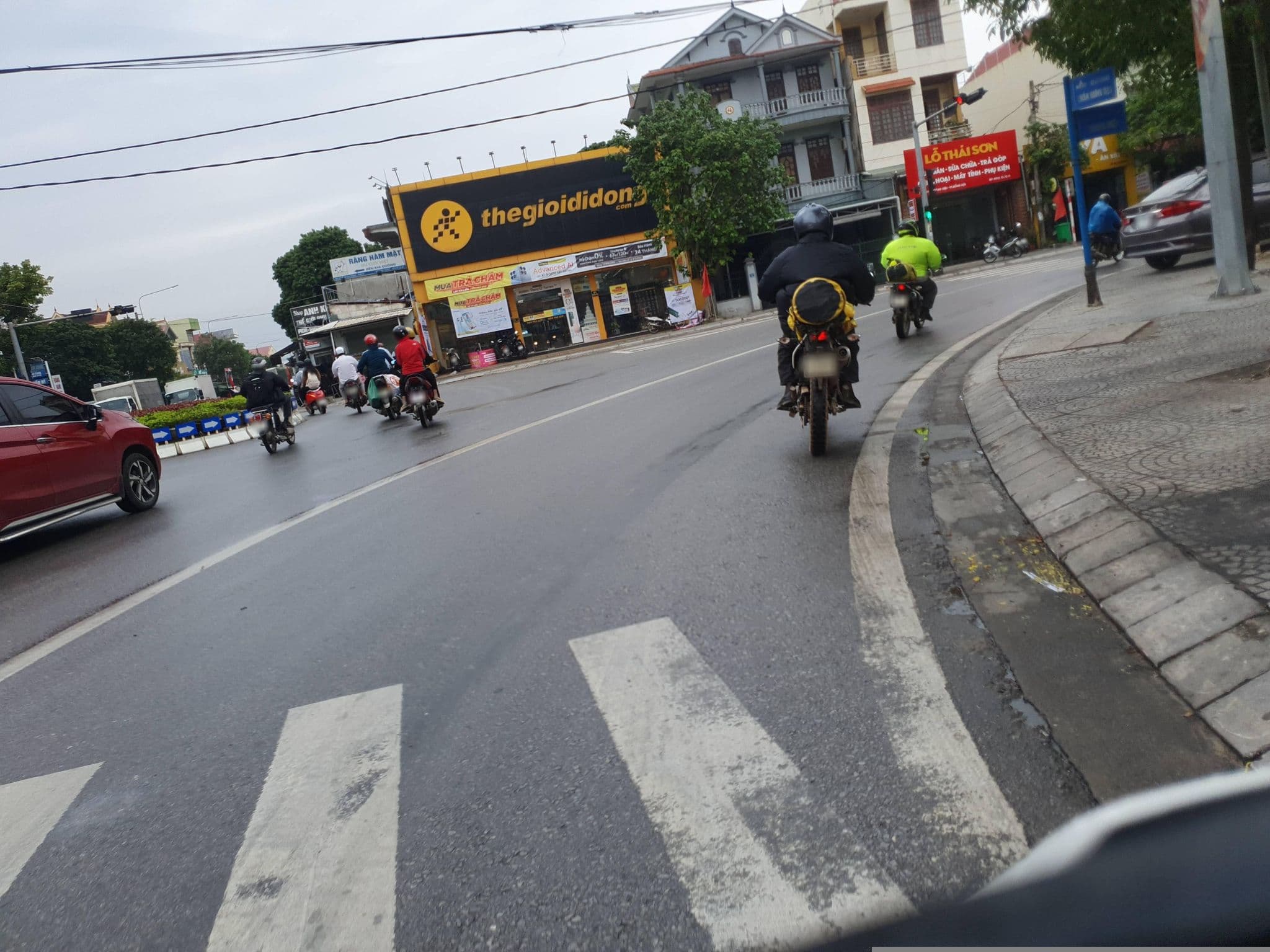 Street view near Đồng Hới Quảng Bình, Đồng Hới — © russmcd (CC BY-SA · Mapillary)