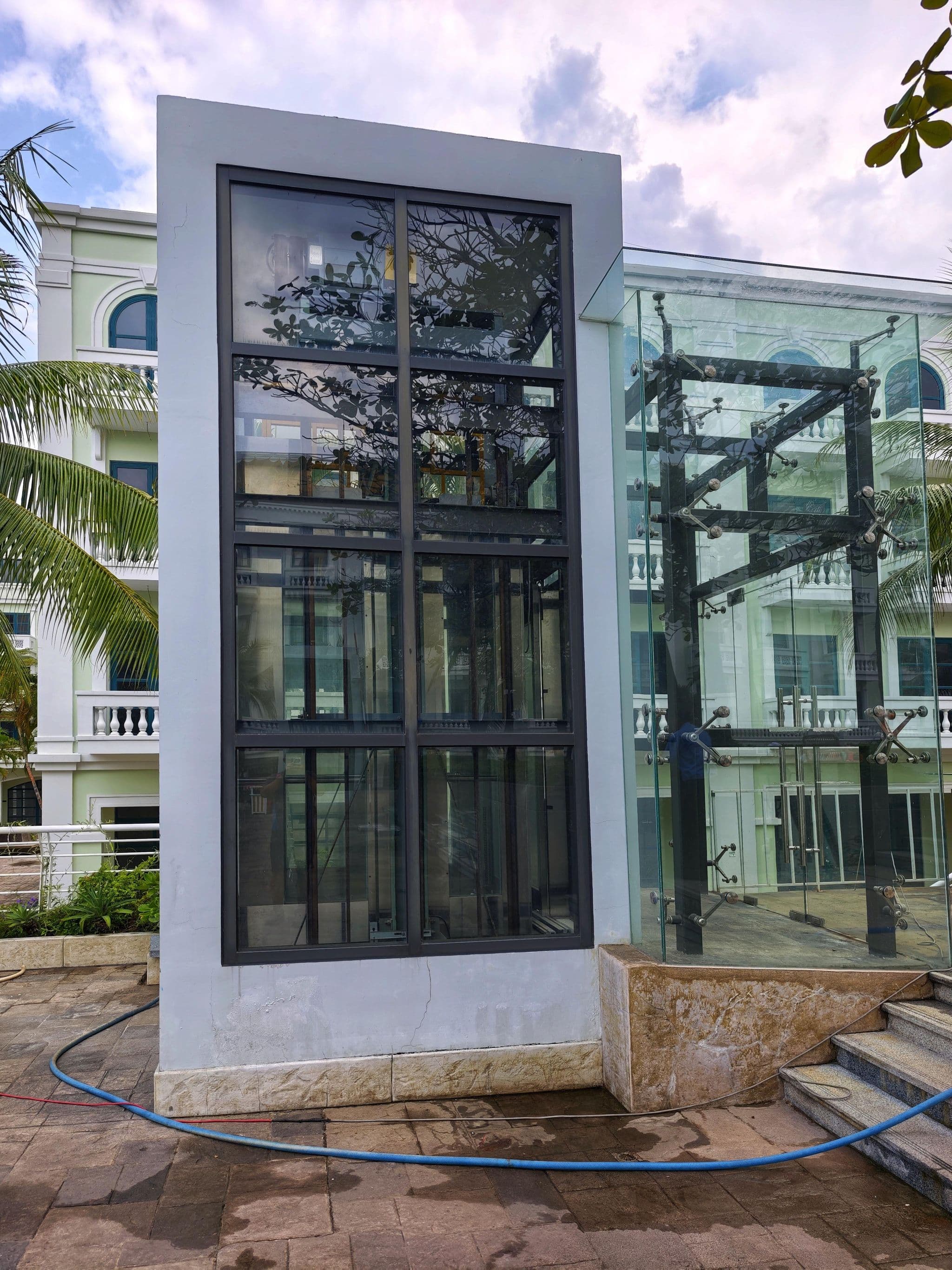 Street view near Herring Beach Hotel Phu Quoc, Hàm Ninh — © km2bp (CC BY-SA · Mapillary)