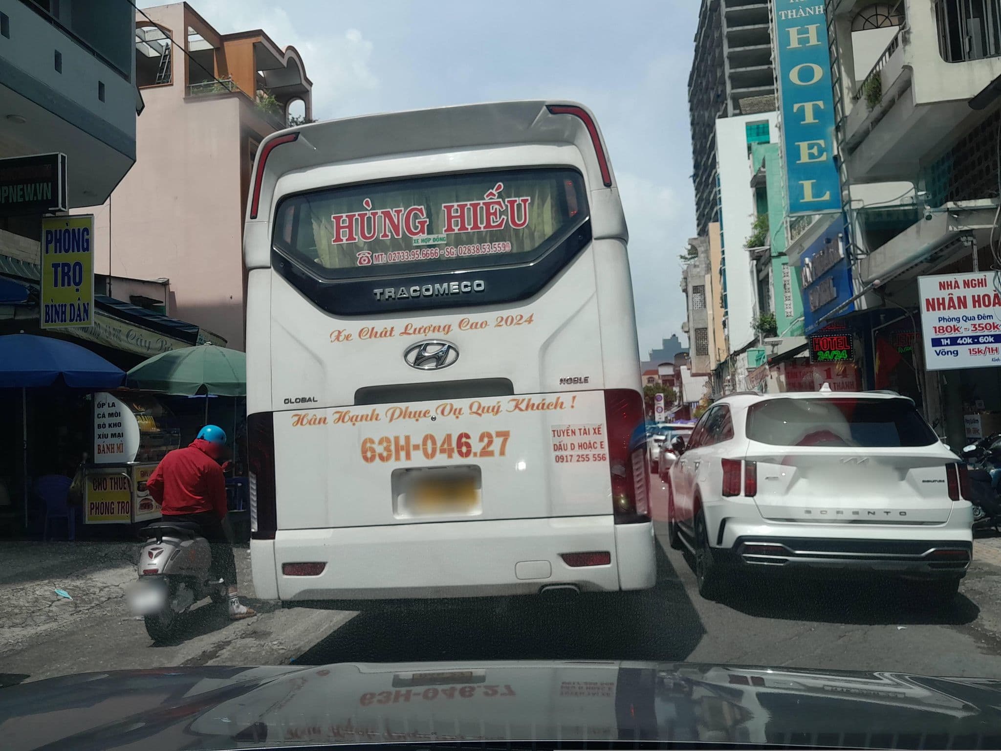 Street view near Khách sạn Golda, Quận Năm — © sg_front_3 (CC BY-SA · Mapillary)