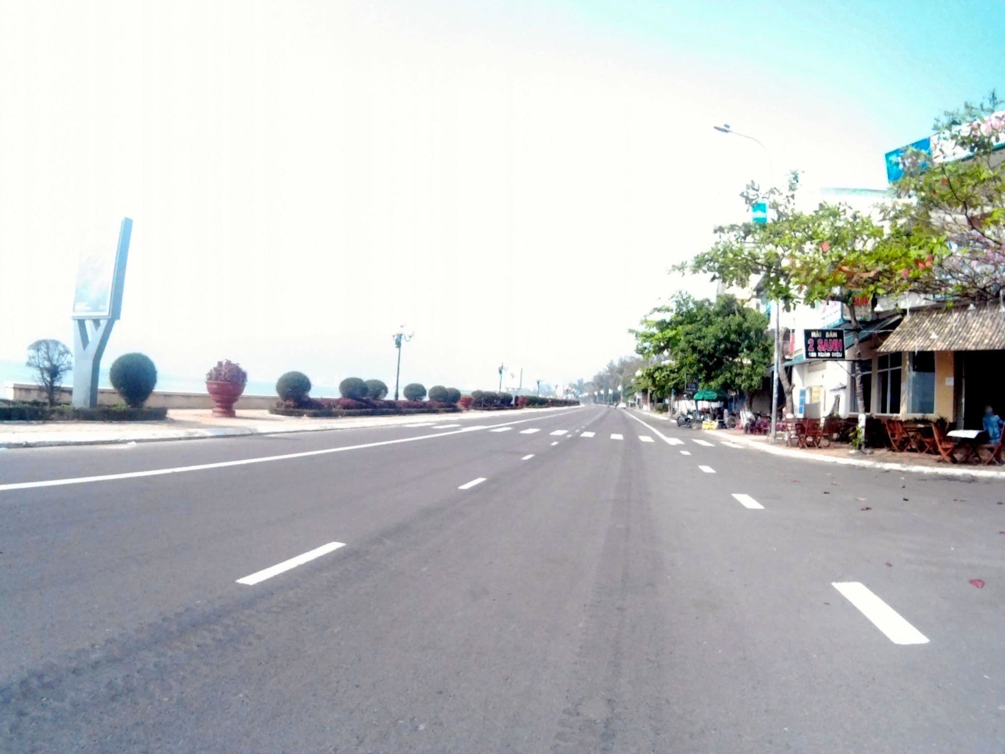 Street view near Huong Viet Hotel Quy Nhon - Beachfront, Qui Nhon — © suki52 (CC BY-SA · Mapillary)