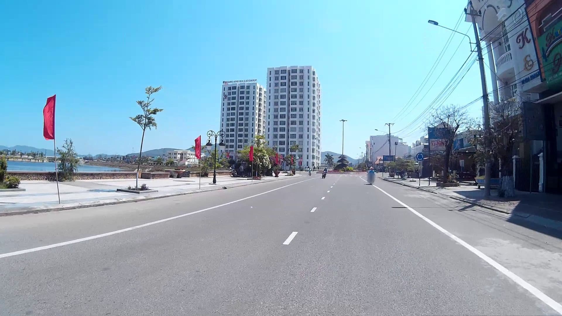 Street view near La Beauté Hotel, Qui Nhon — © suki52 (CC BY-SA · Mapillary)