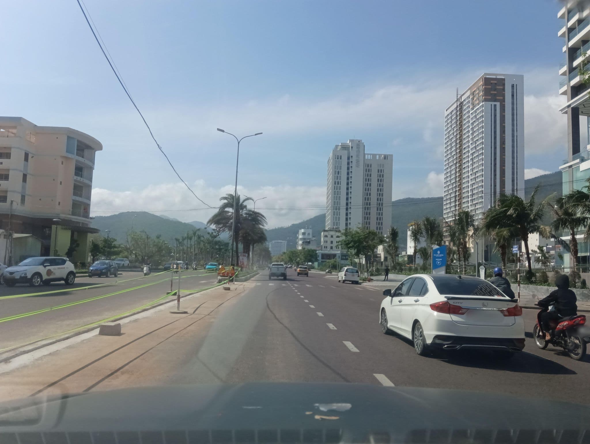 Street view near Green Villa House (Golden sky villa), Qui Nhon — © builangbat (CC BY-SA · Mapillary)