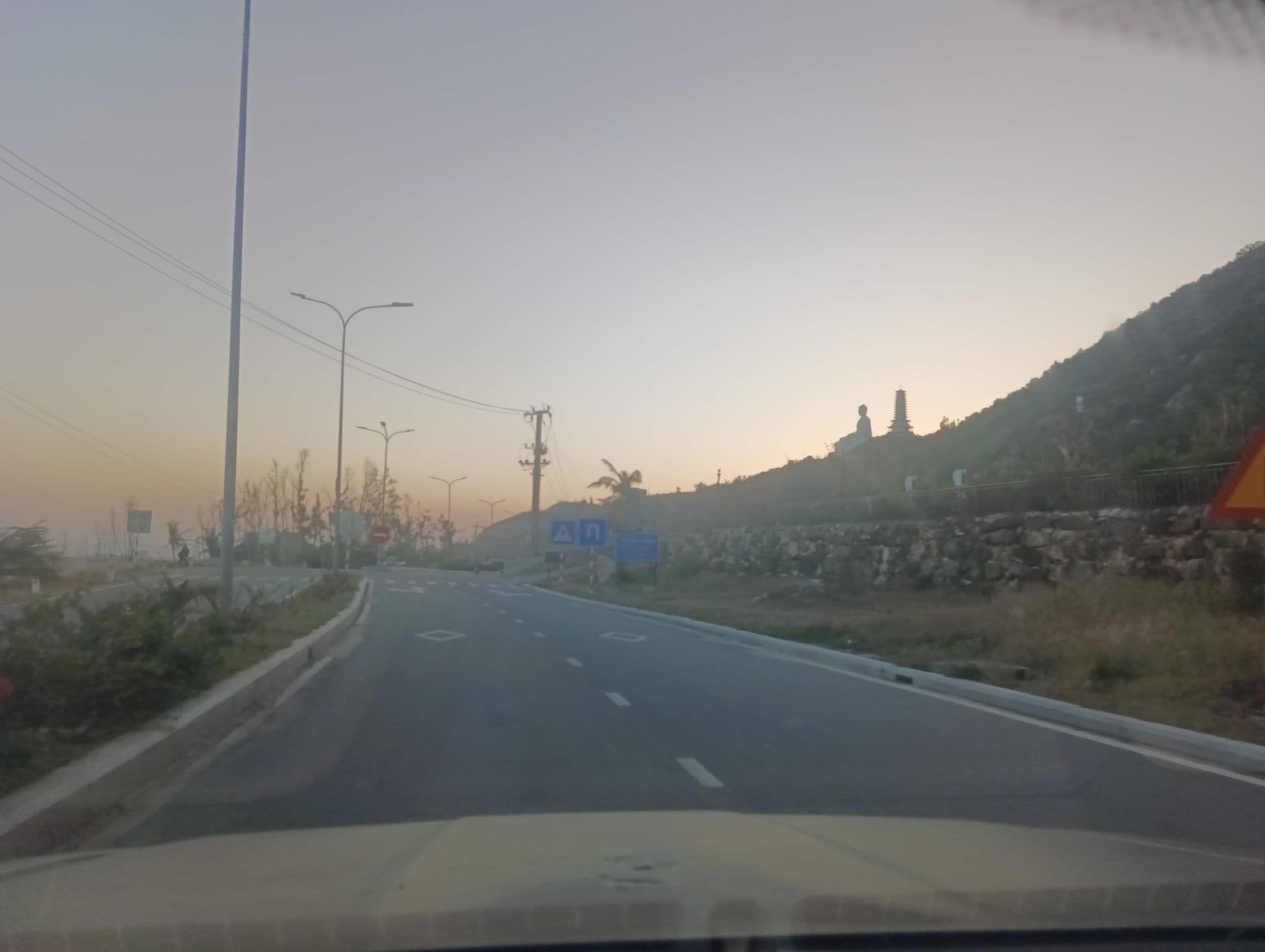 Street view near Ohana Village Quy Nhon, An Nhơn — © builangbat (CC BY-SA · Mapillary)