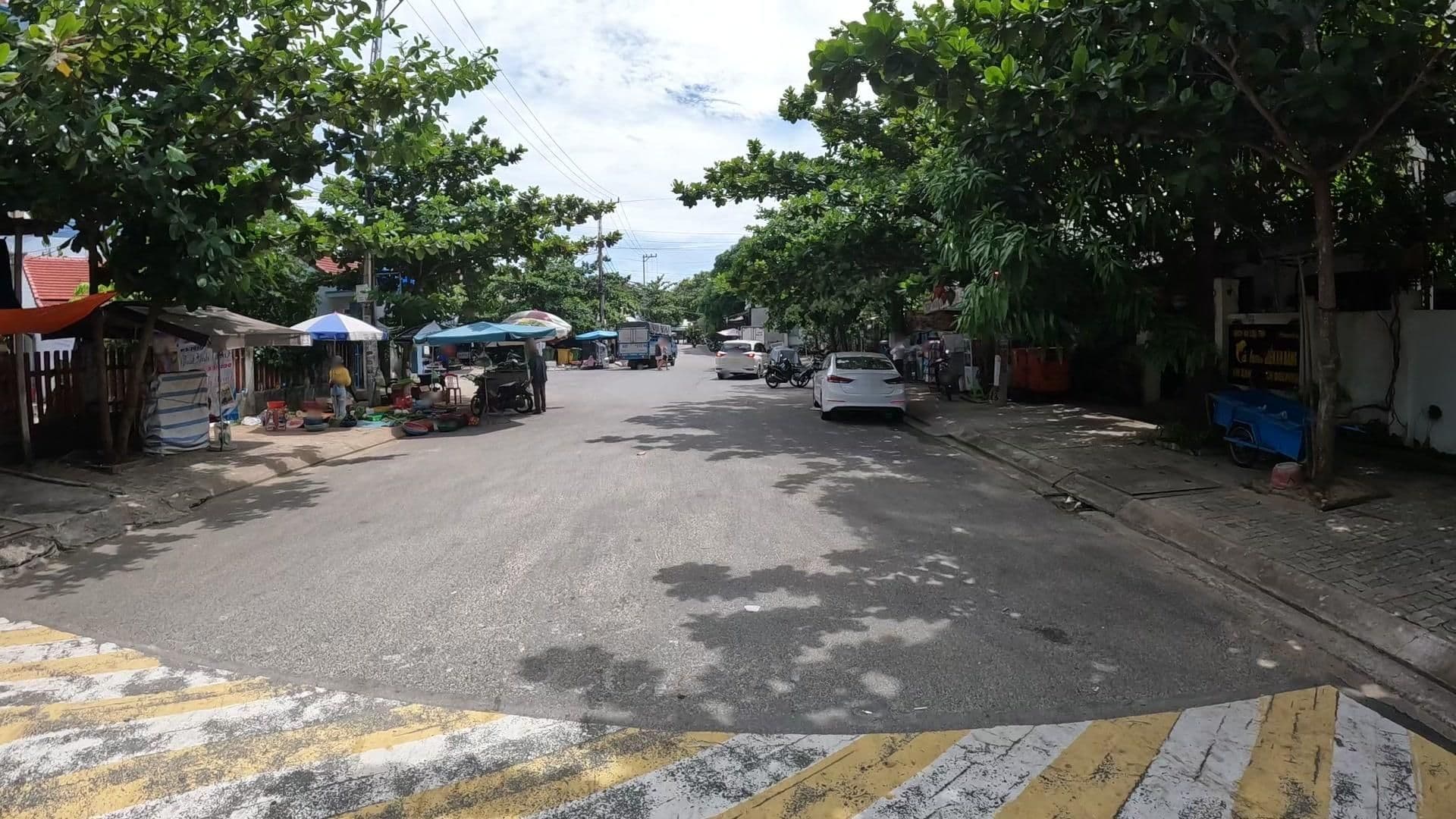 Street view near An Bang Beach Dolphin Homestay, Tra Que Vegetable Village — © lucomsky (CC BY-SA · Mapillary)