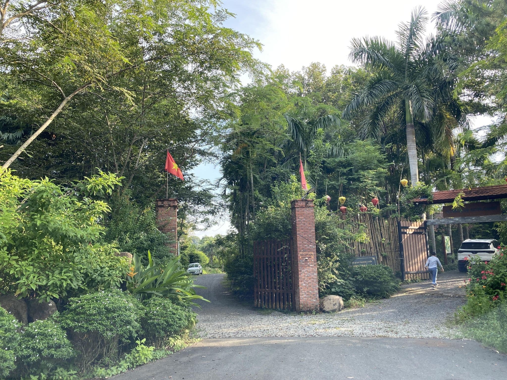Street view near Suối Rao Ecolodge, Ấp Xuân Sơn — © DriveWithHoang (CC BY-SA · Mapillary)