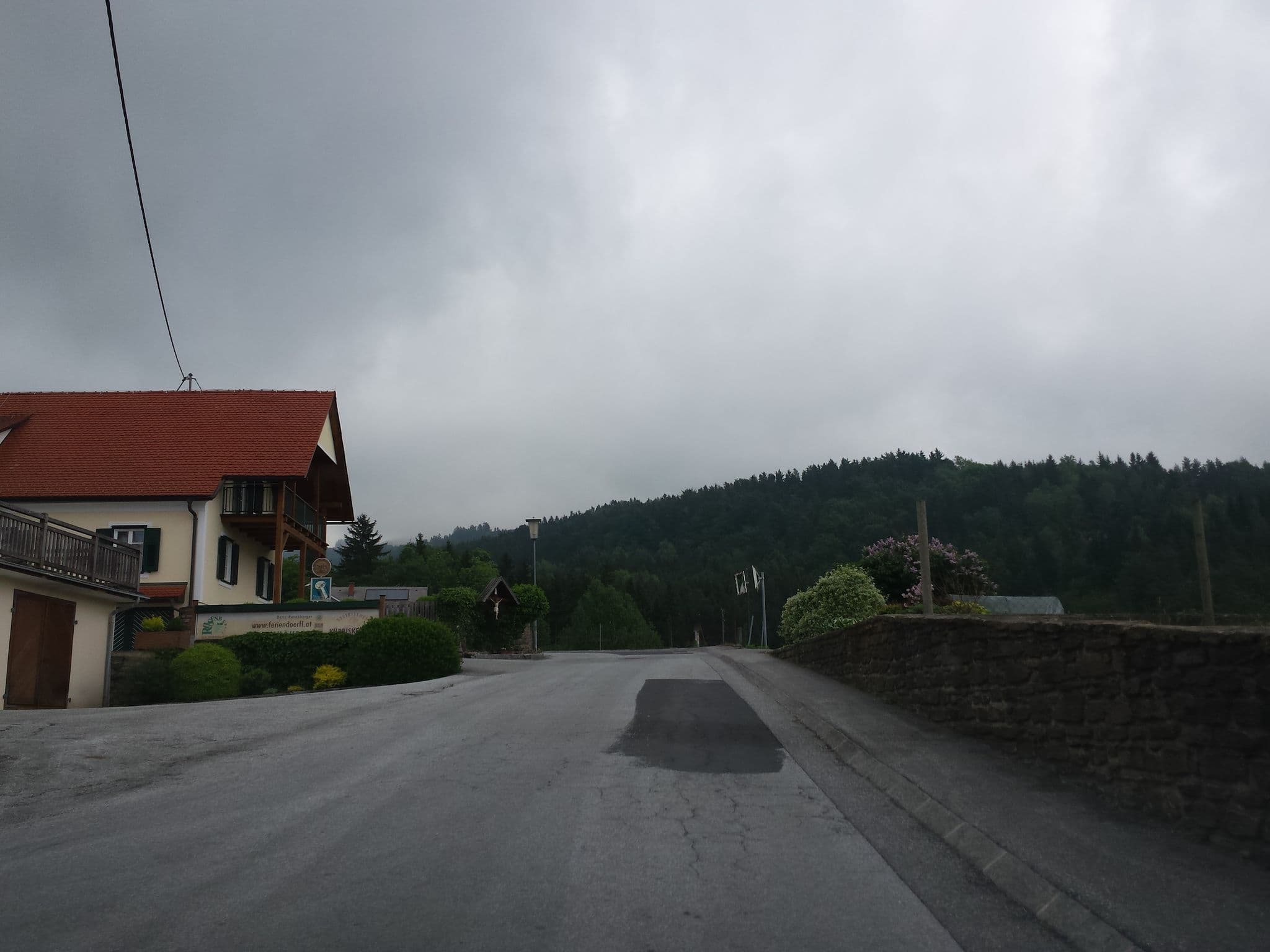Street view near Feriendörfl Apfelland, Pöllau — © rudolfmayer (CC BY-SA · Mapillary)