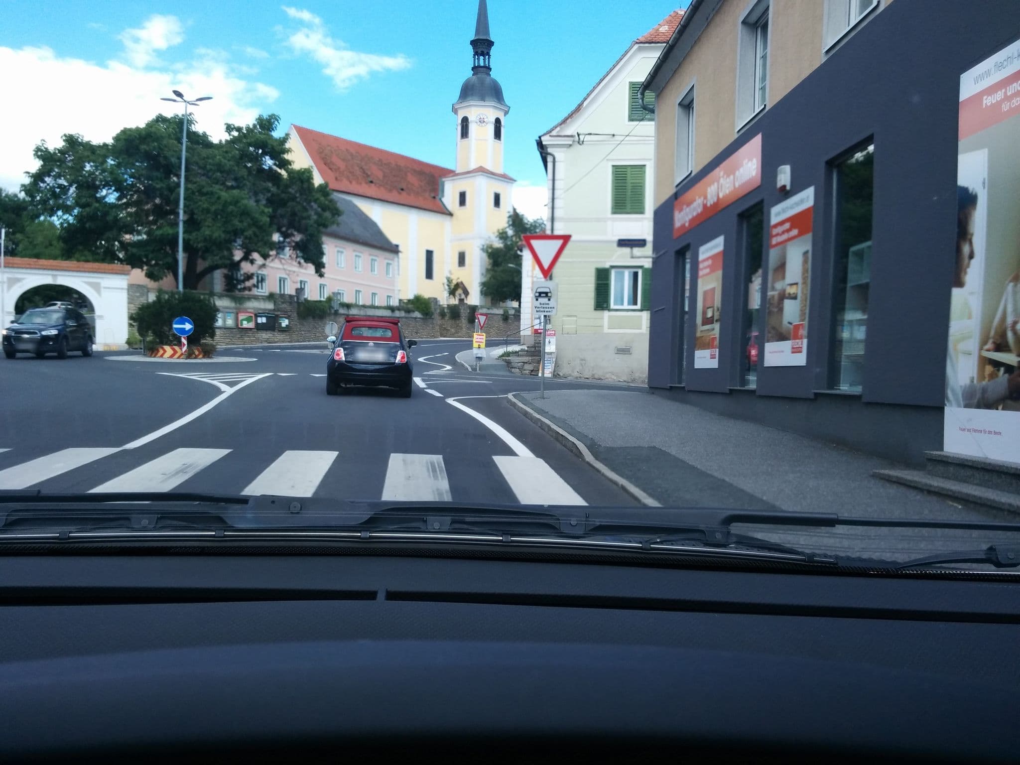Street view near Steirerrast OG, Kaindorf — © di0v0n (CC BY-SA · Mapillary)
