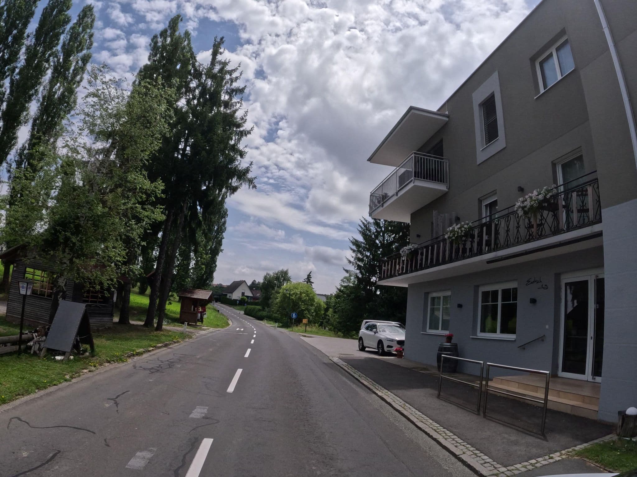 Street view near Ewitsch 13 Hotel & Wirtshaus am Platschberg, Ehrenhausen — © djpixel (CC BY-SA · Mapillary)