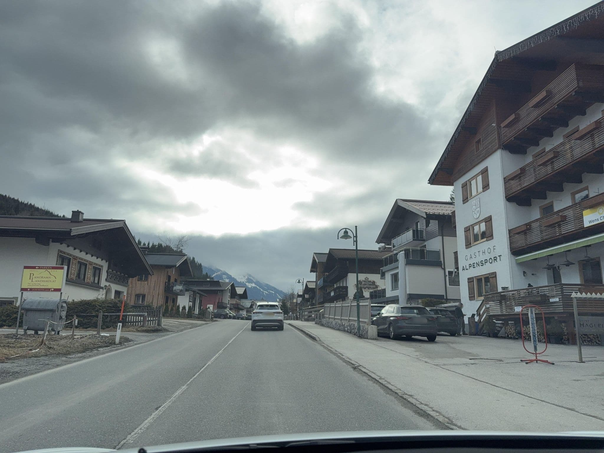 Street view near Gasthof Alpensport - Wens Chalets, Saalbach — © ottor (CC BY-SA · Mapillary)