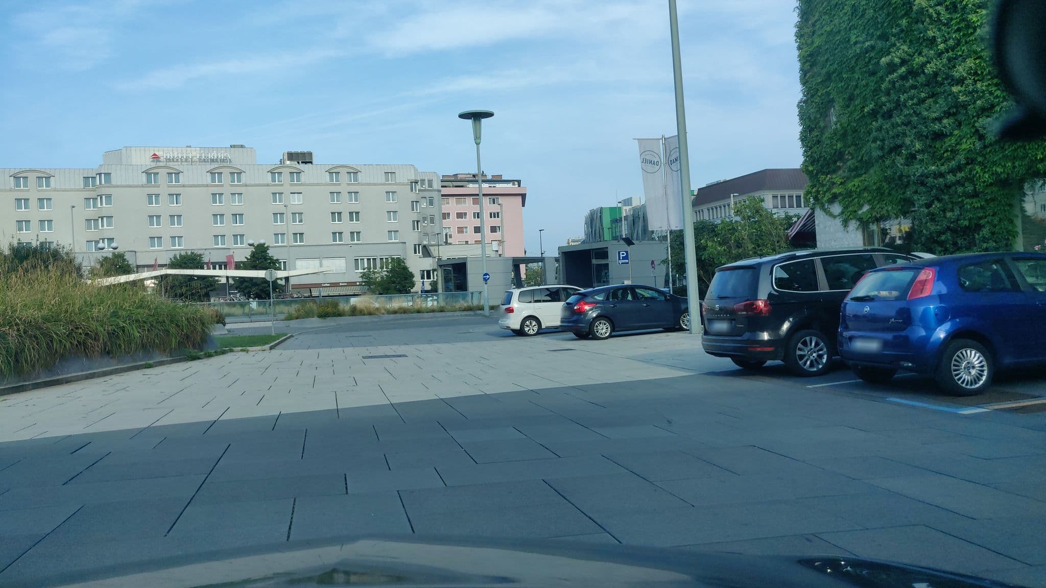 Street view near Hotel Daniel Graz, Gries — © mapbench (CC BY-SA · Mapillary)