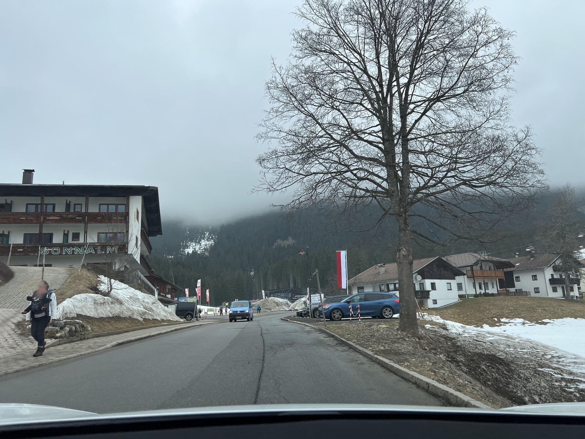 Street view near Chalet Schwarz, Höfen — © ottor (CC BY-SA · Mapillary)