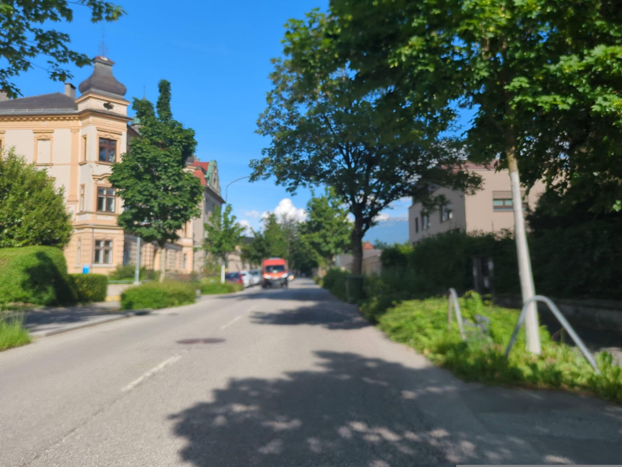 Street view near Austria Trend Hotel Congress Innsbruck, Mühlau — © innsbruck-barrierefrei (CC BY-SA · Mapillary)