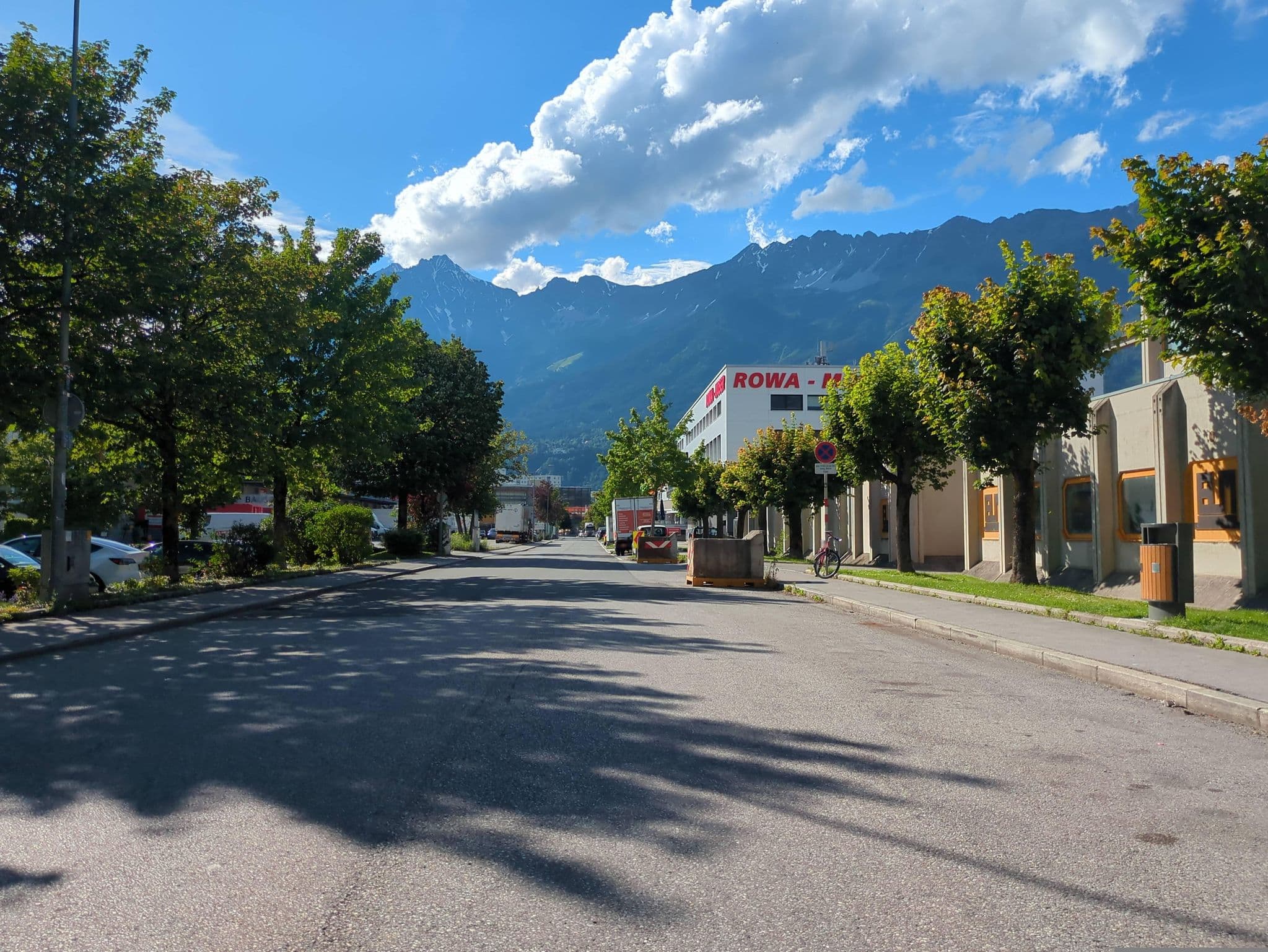 Street view near Holiday Inn Innsbruck by IHG, Pradl — © innsbruck-barrierefrei (CC BY-SA · Mapillary)