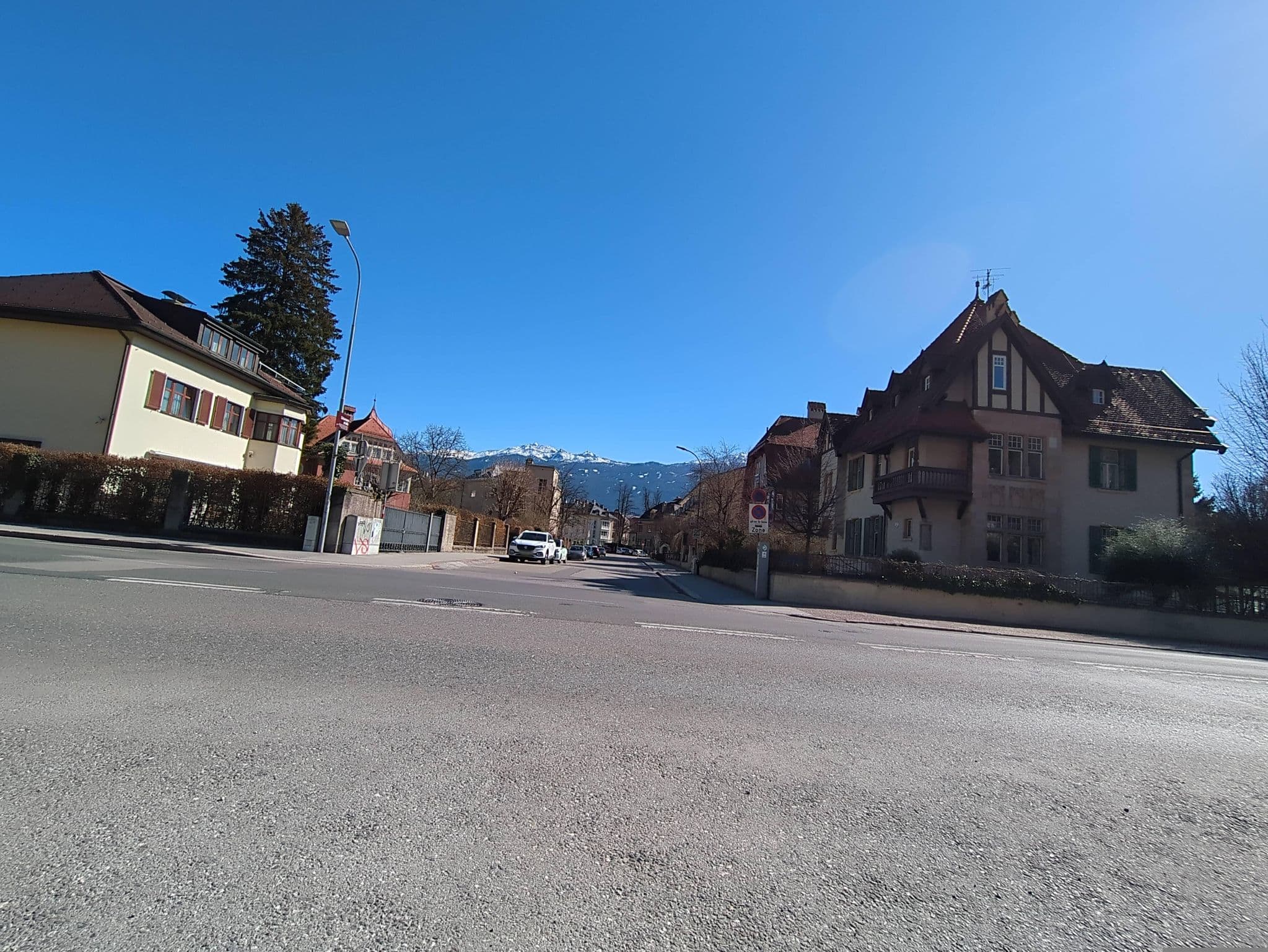 Street view near Bergblick apartments, Mühlau — © innsbruck-barrierefrei (CC BY-SA · Mapillary)