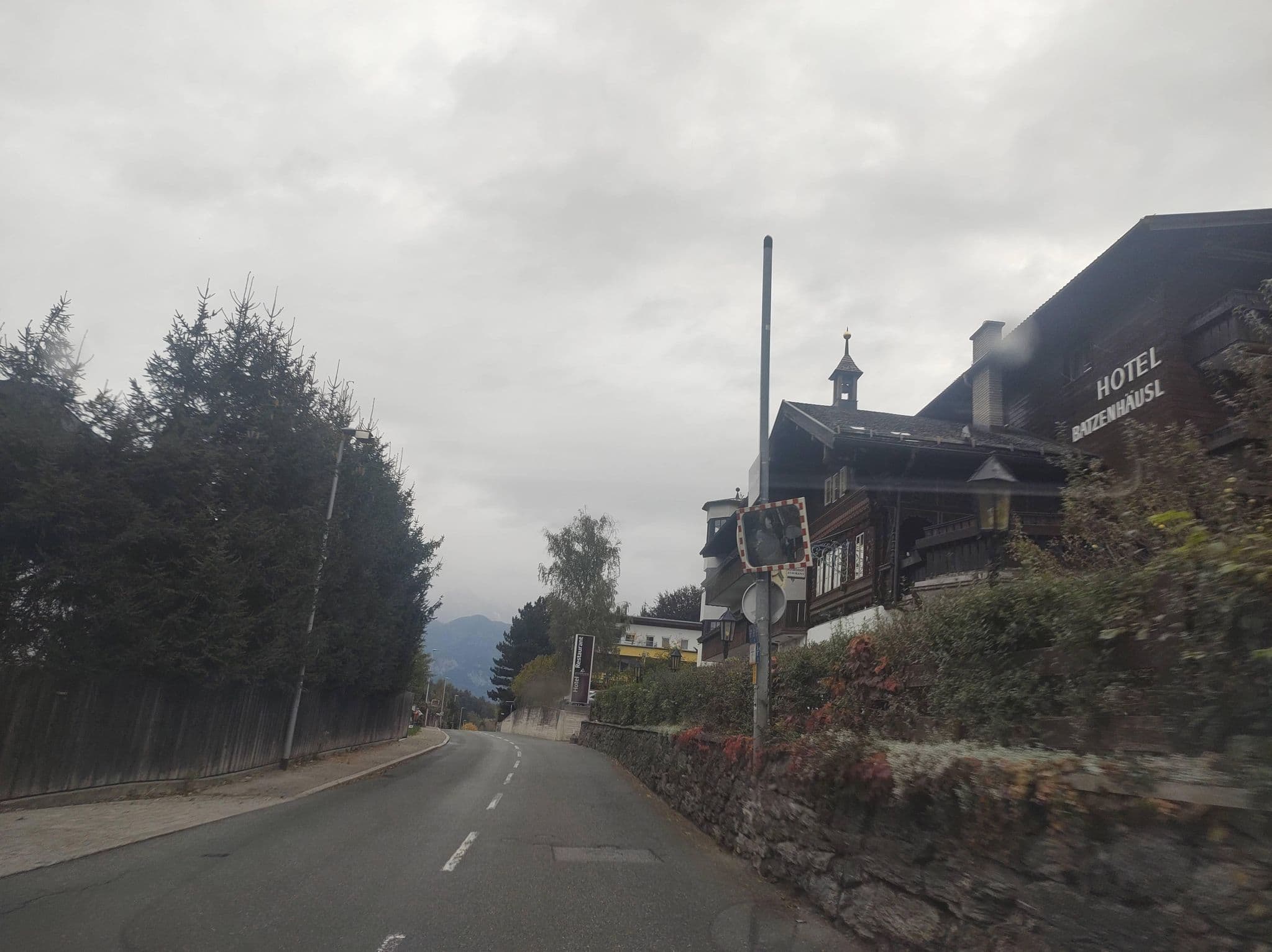 Street view near Hotel-Restaurant Batzenhäusl, Igls — © thetornado76 (CC BY-SA · Mapillary)