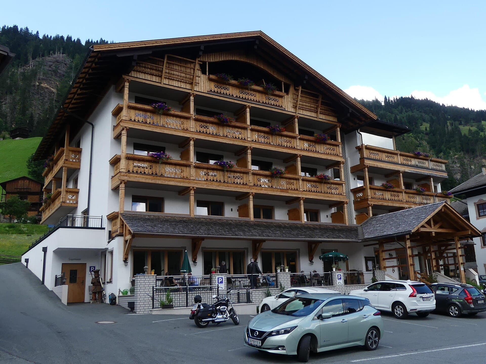 Hotel der Paternwirt (via Wikimedia Commons, CC BY-SA 4.0)