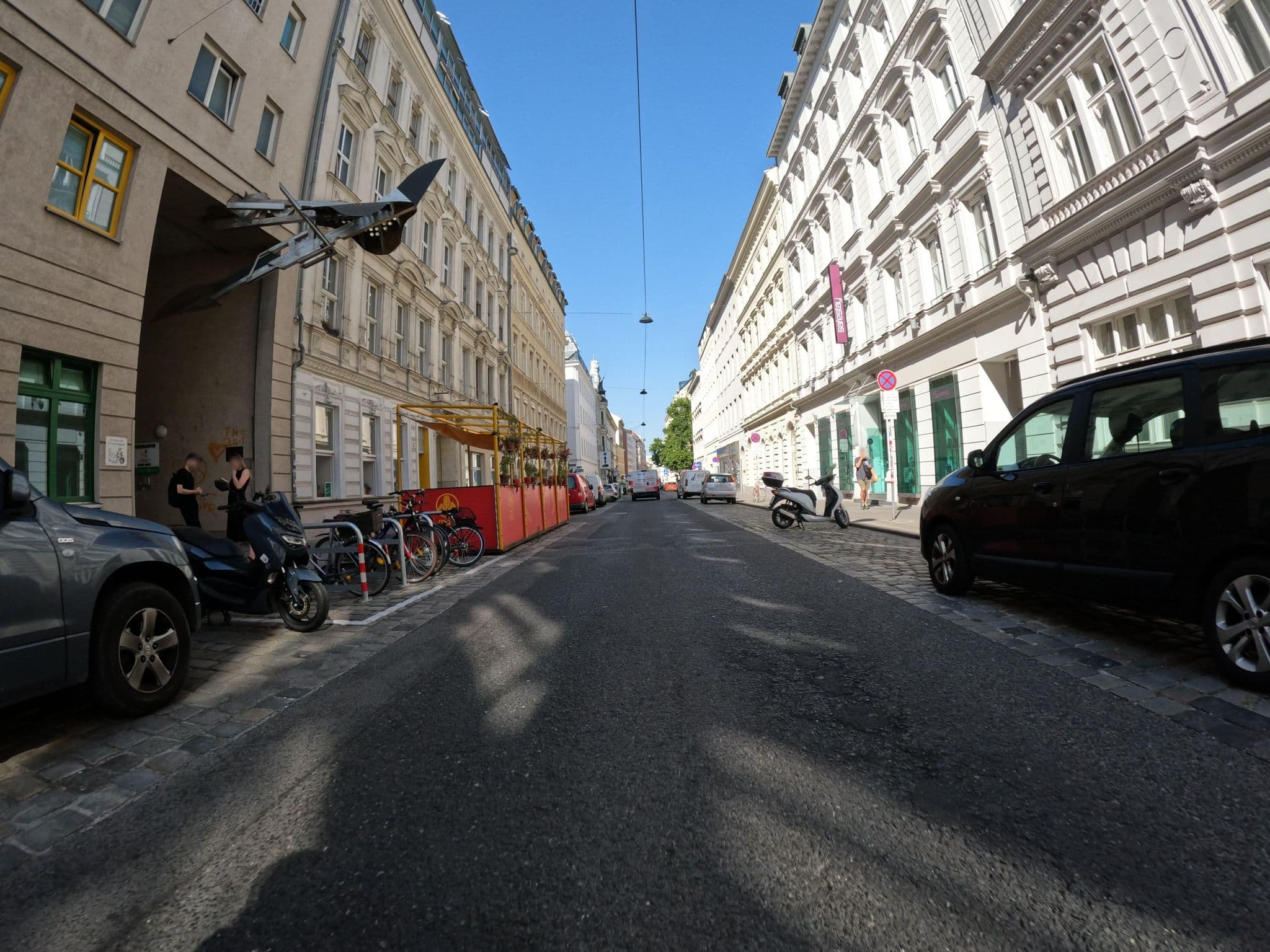 Street view near Отель 40+1, Mariahilf — © erias (CC BY-SA · Mapillary)