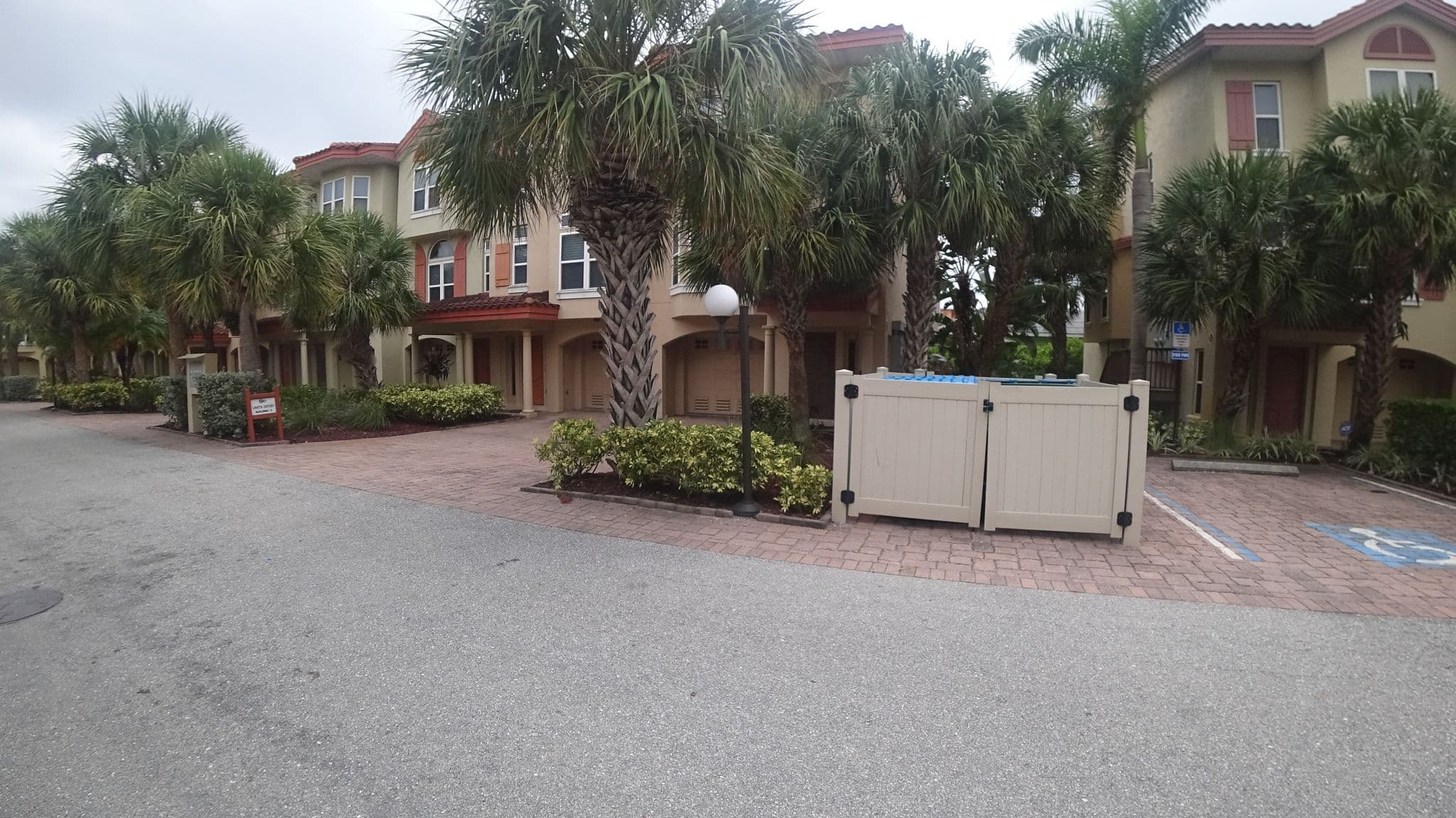 Street view near Bradenton Beach Club, Bradenton Beach — © jpace (CC BY-SA · Mapillary)