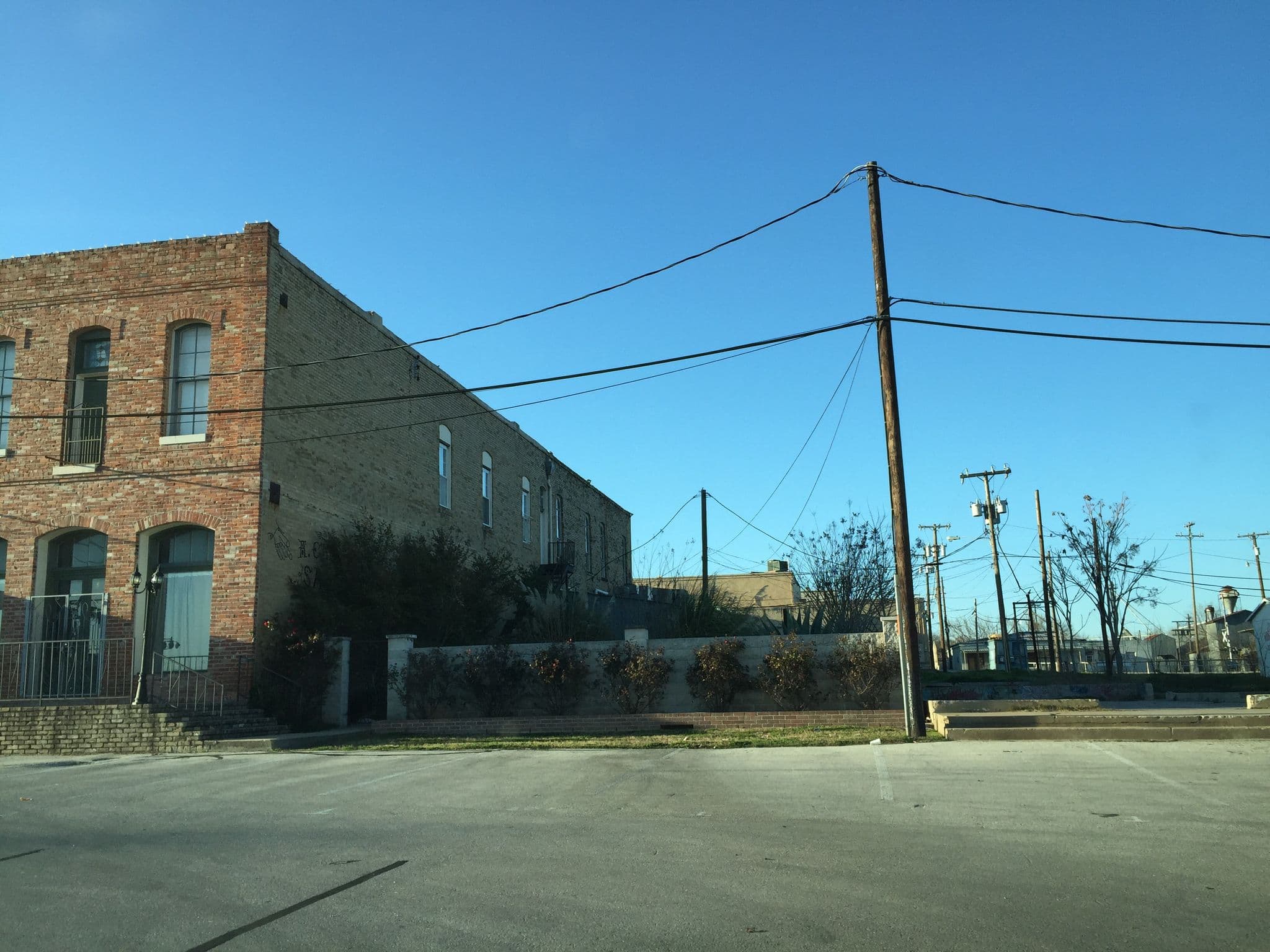 Street view near The McKinley Inn, Manor — © richlv (CC BY-SA · Mapillary)