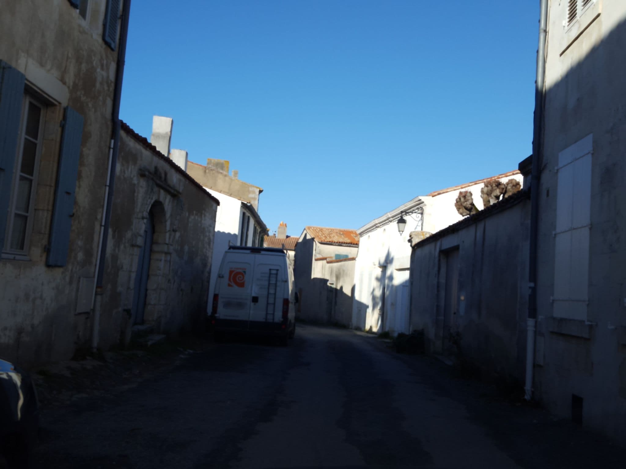 Street view near Villa Clarisse & Spa by Olivier Claire - Once in a Lifetime, Saint-Martin-de-Ré — © thibphil (CC BY-SA · Mapillary)