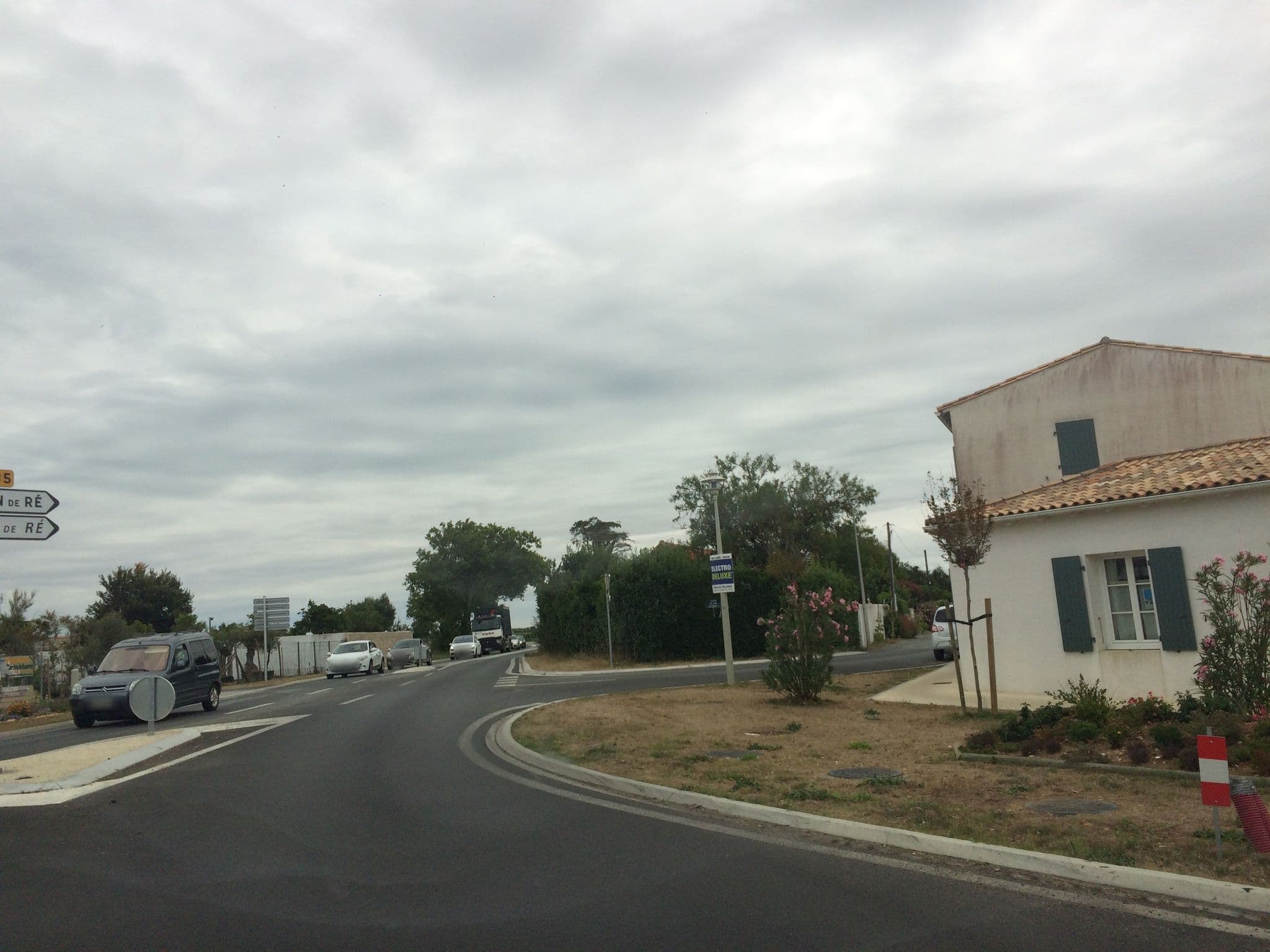 Street view near MV Lodge, La Couarde-sur-Mer — © kartenville (CC BY-SA · Mapillary)