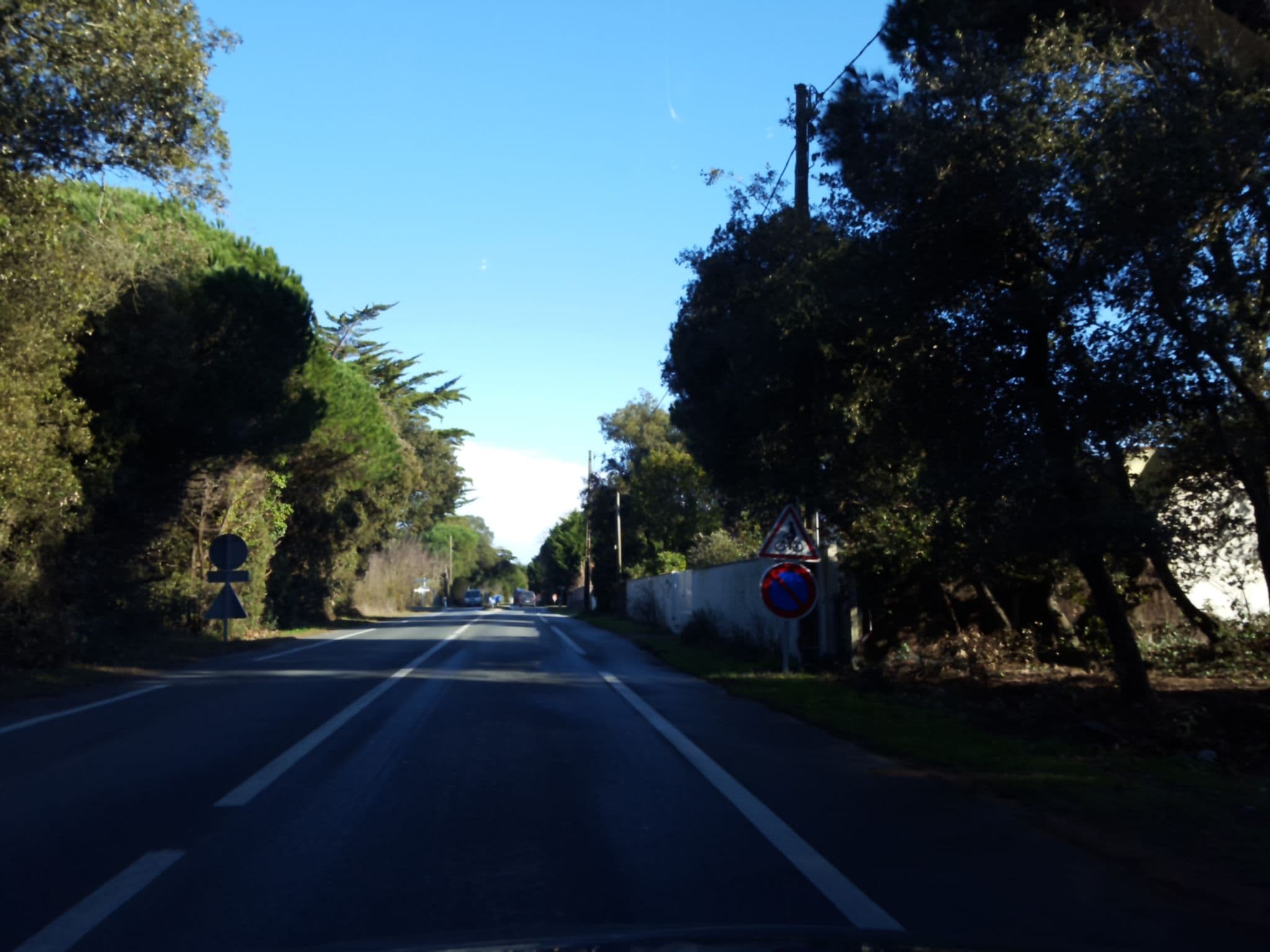 Street view near Villa Amaréva - Henri IV, La Couarde-sur-Mer — © thibphil (CC BY-SA · Mapillary)