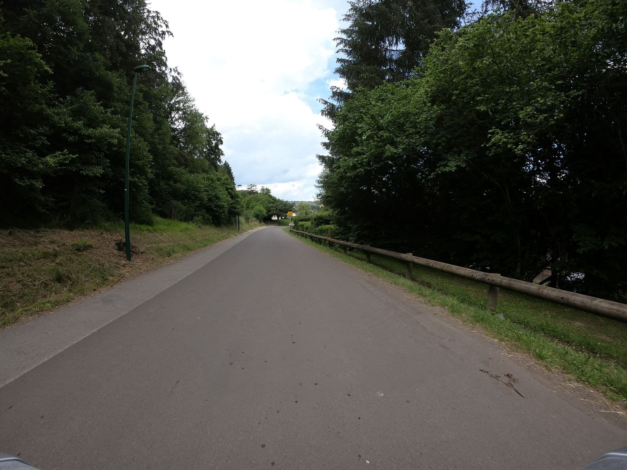 Street view near Camping La Ribeyre Sandaya - Auvergne - 5 étoiles, Besse-et-Saint-Anastaise — © joostjakob (CC BY-SA · Mapillary)