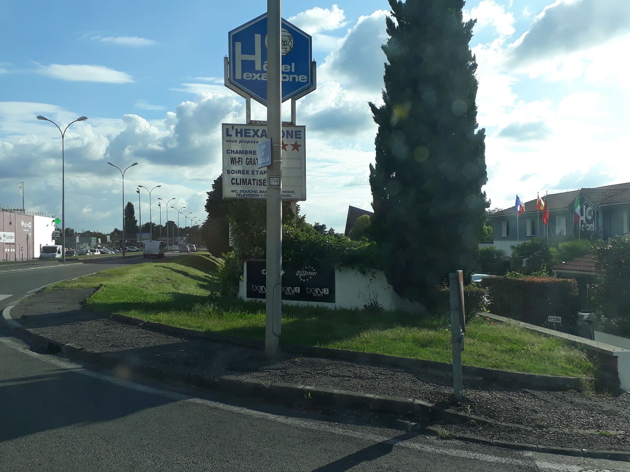 Street view near Fasthotel Mont de Marsan, Mont-de-Marsan — © df45 (CC BY-SA · Mapillary)