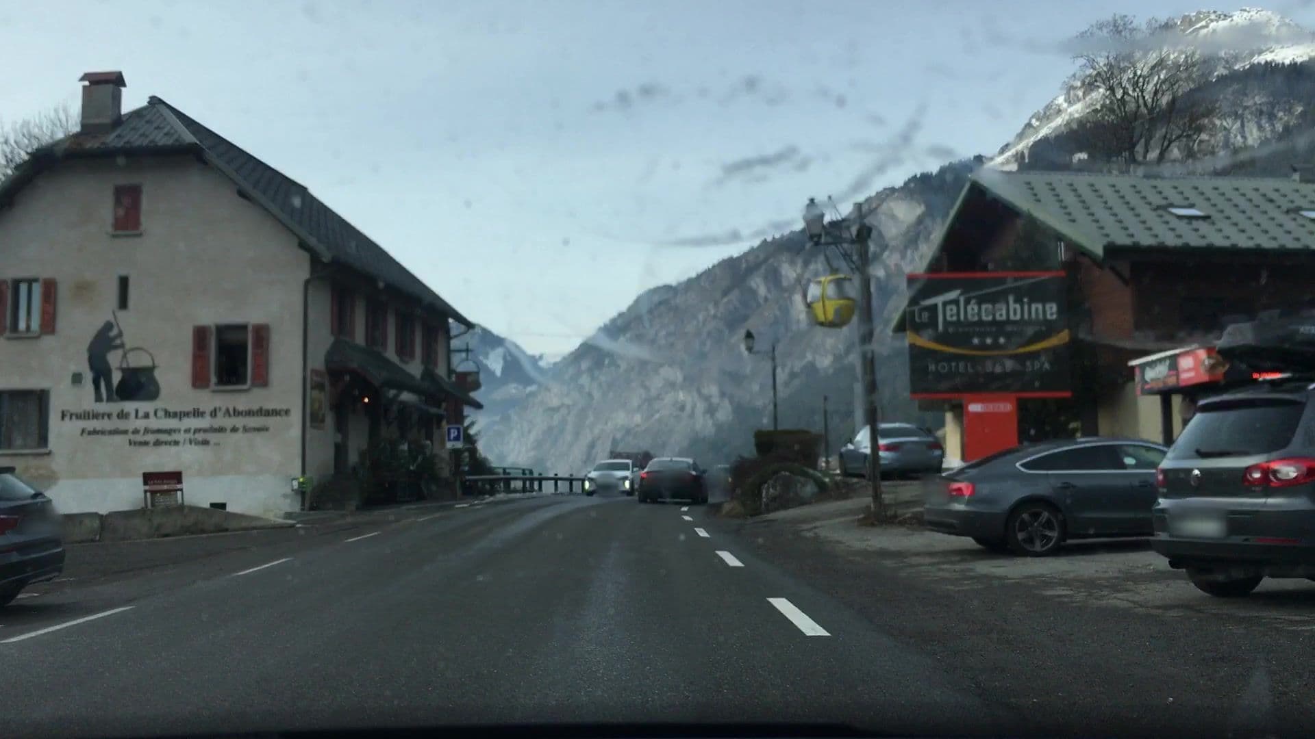 Street view near Terra-Beka Lodge, Châtel — © lvl5 (CC BY-SA · Mapillary)