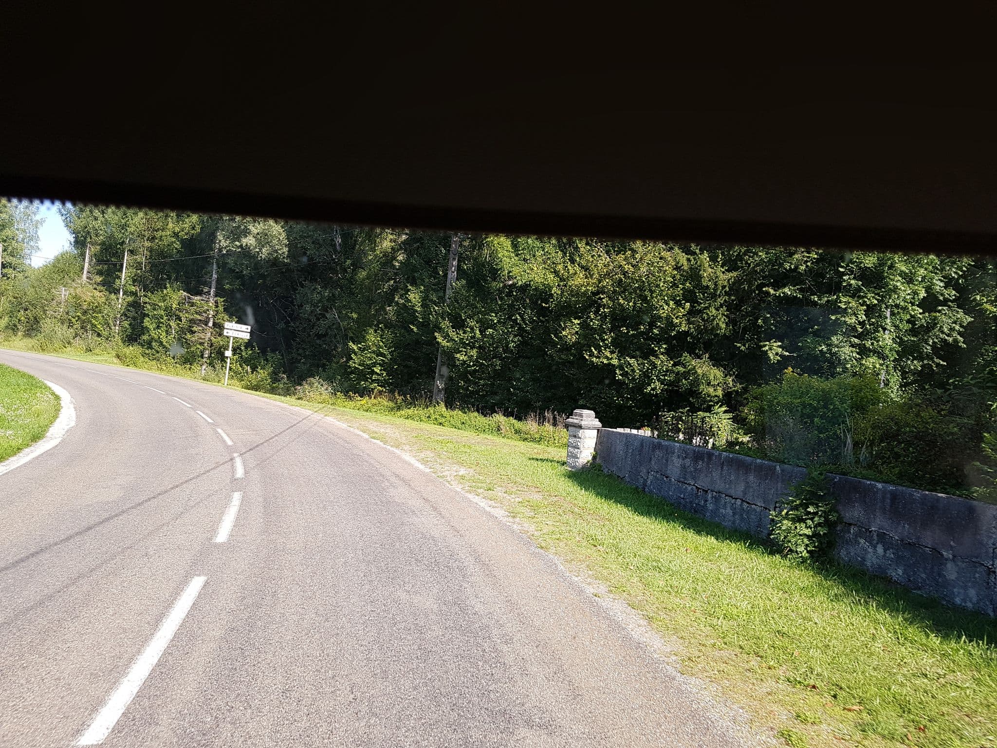 Street view near Les Terrasses de Merlue : Grand gîte dans le Jura près du lac de Vouglans.10 chambres avec SdB, 26 personnes., Orgelet — © bernardvoyageur (CC BY-SA · Mapillary)