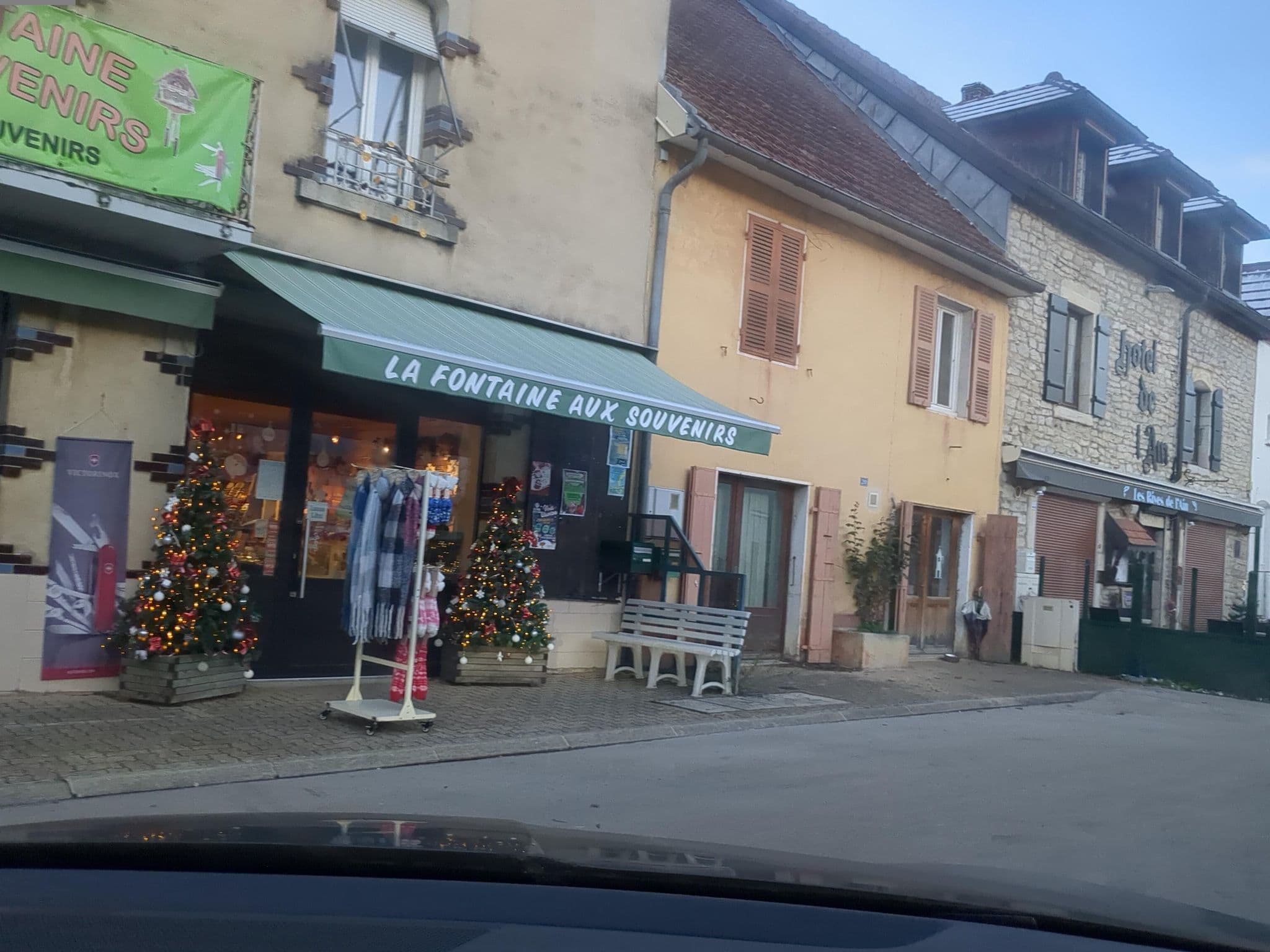 Street view near Hotel restaurant Les Rives de l'Ain, Clairvaux-les-Lacs — © lmagreault (CC BY-SA · Mapillary)
