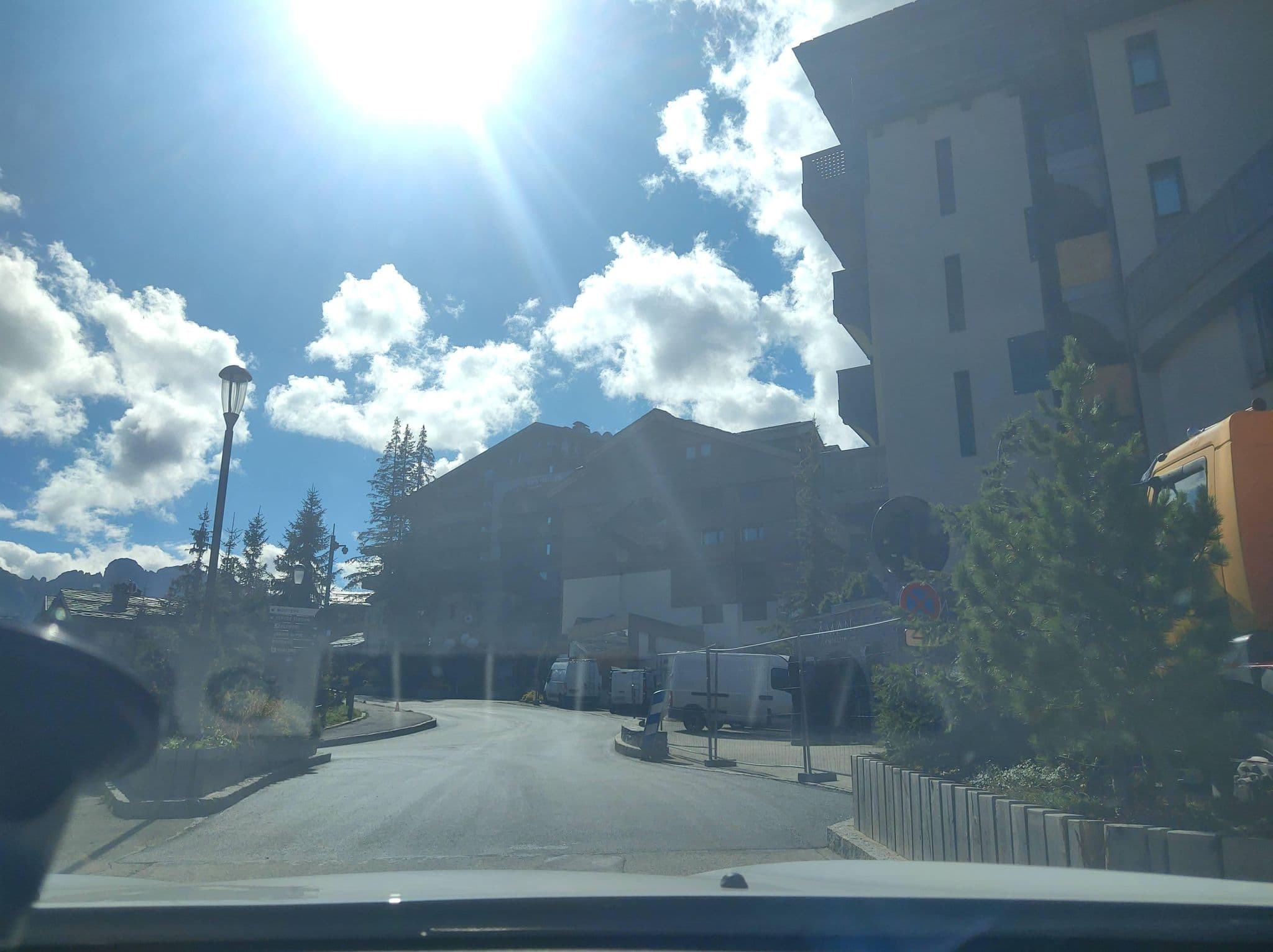 Street view near Snow Lodge Hotel Courchevel 1850, Courchevel — © MatthieuF4FNE (CC BY-SA · Mapillary)