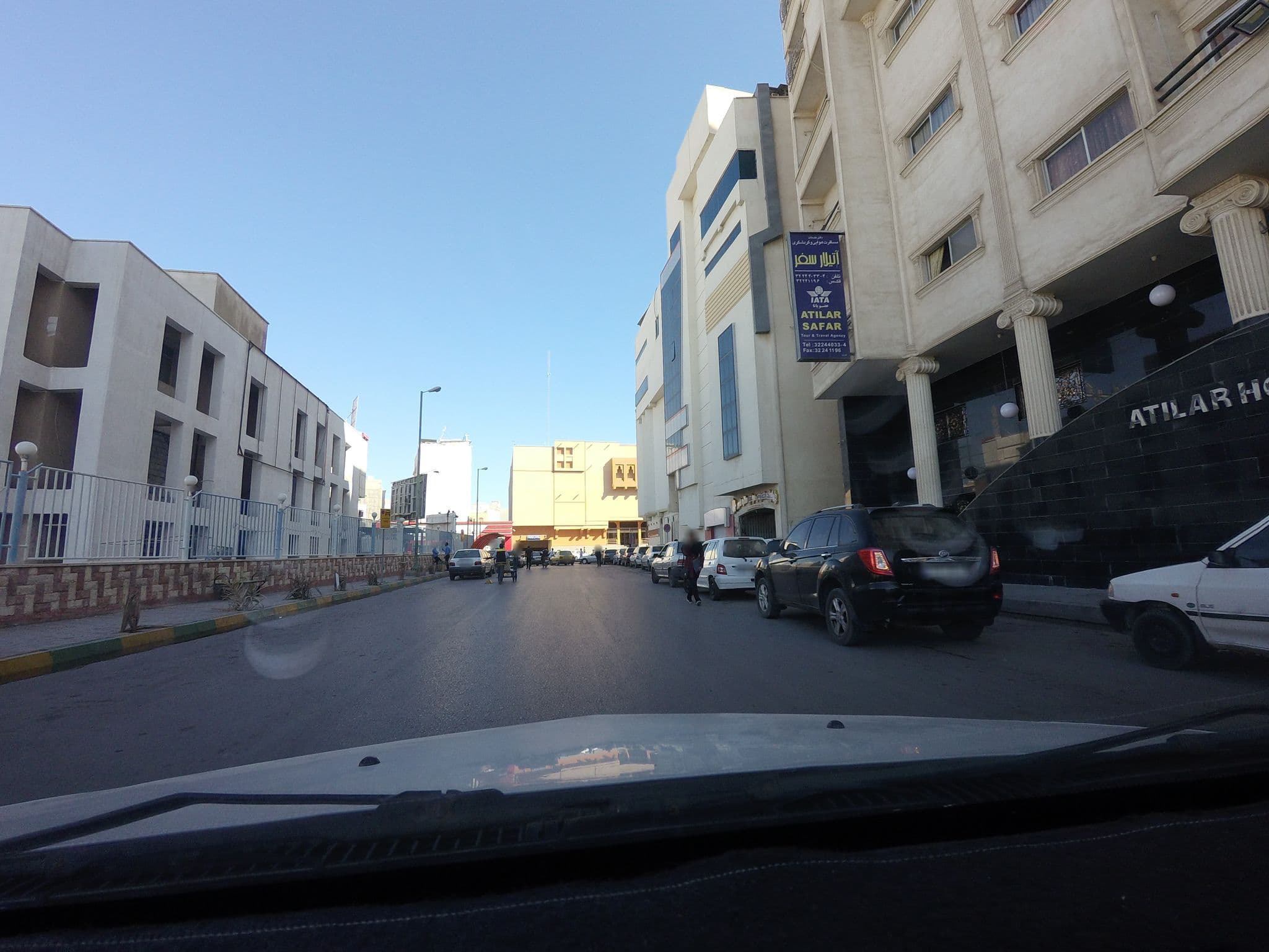 Street view near Atilar Hotel | هتل آتیلار, Bandar Abbas — © edi21881 (CC BY-SA · Mapillary)