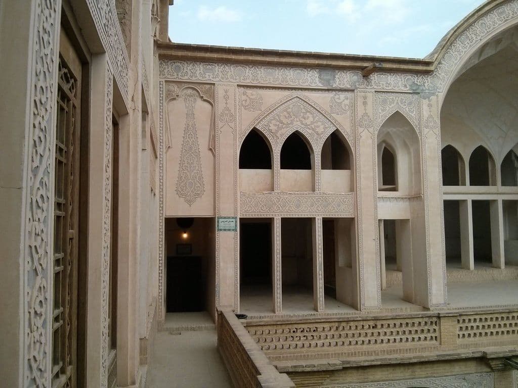 Street view near Sadeghi Guest House | اقامتگاه تاریخی صادقی, Kashan — © janvanbekkum (CC BY-SA · Mapillary)