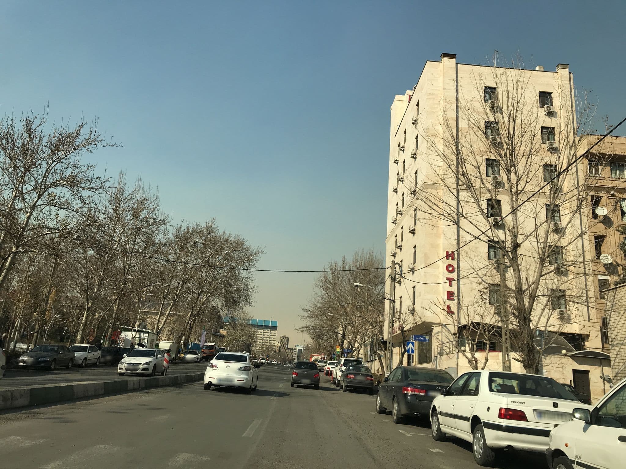 Street view near Hotel IRAN, Tehran — © bigbang001 (CC BY-SA · Mapillary)