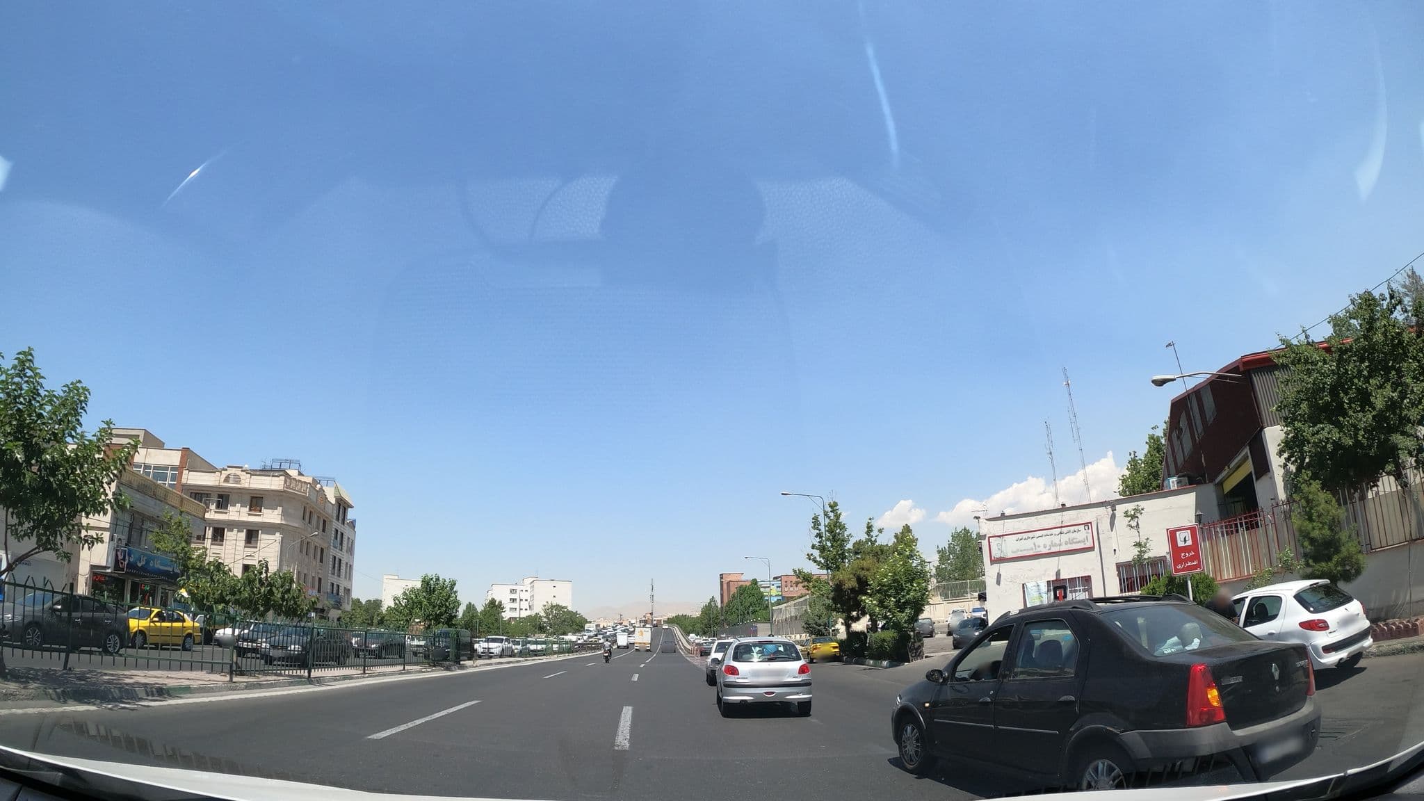 Street view near hotel respina, Shahrak-e Qods — © bigbang001 (CC BY-SA · Mapillary)